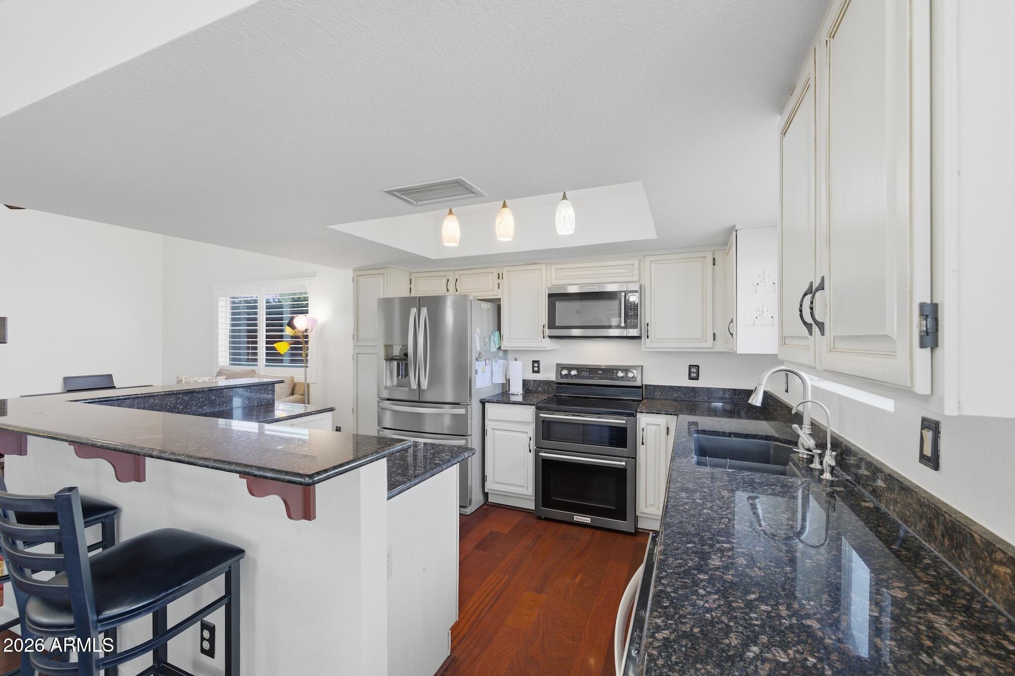 1338 E SUNBURST Lane