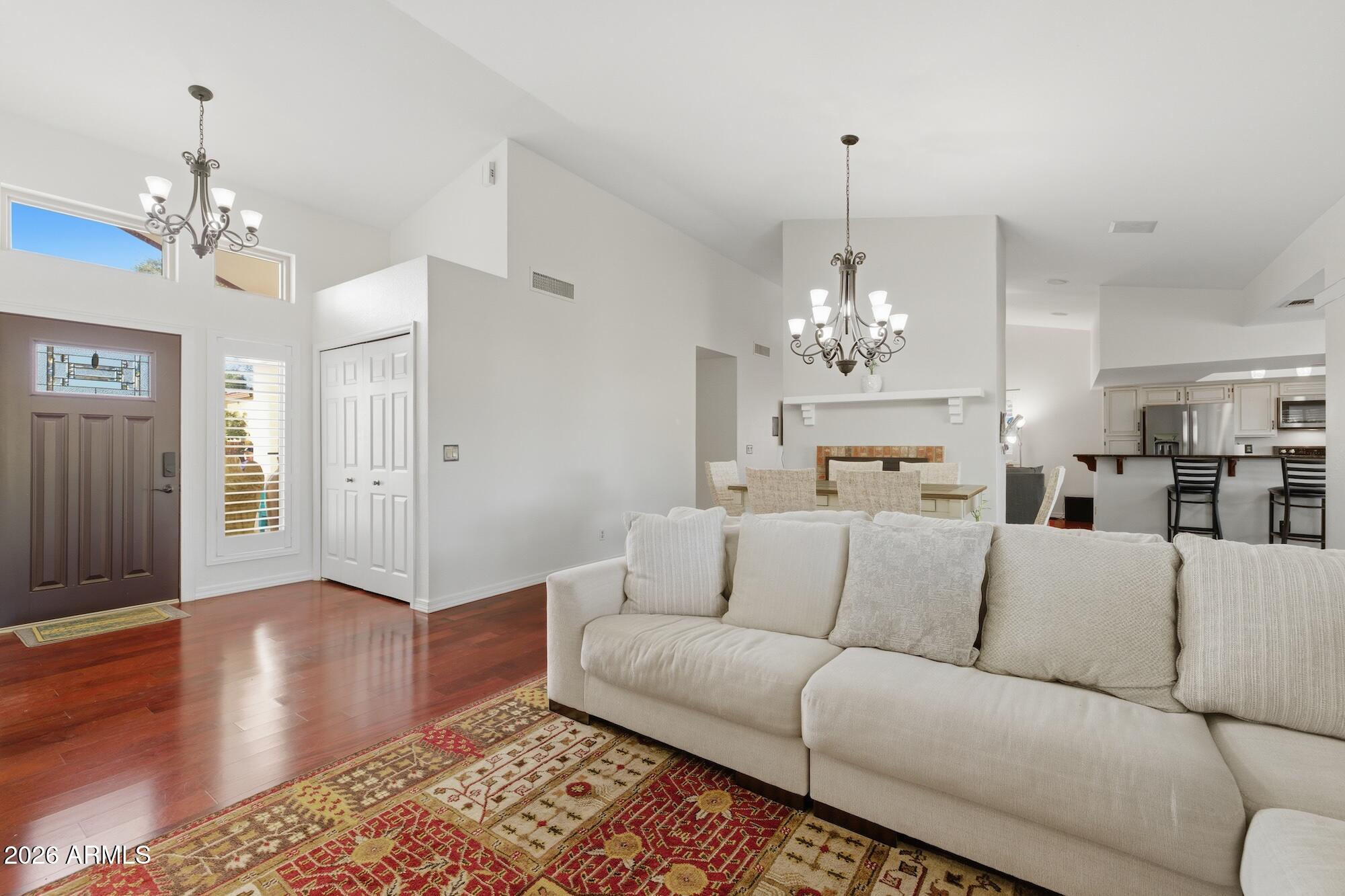 1338 E SUNBURST Lane