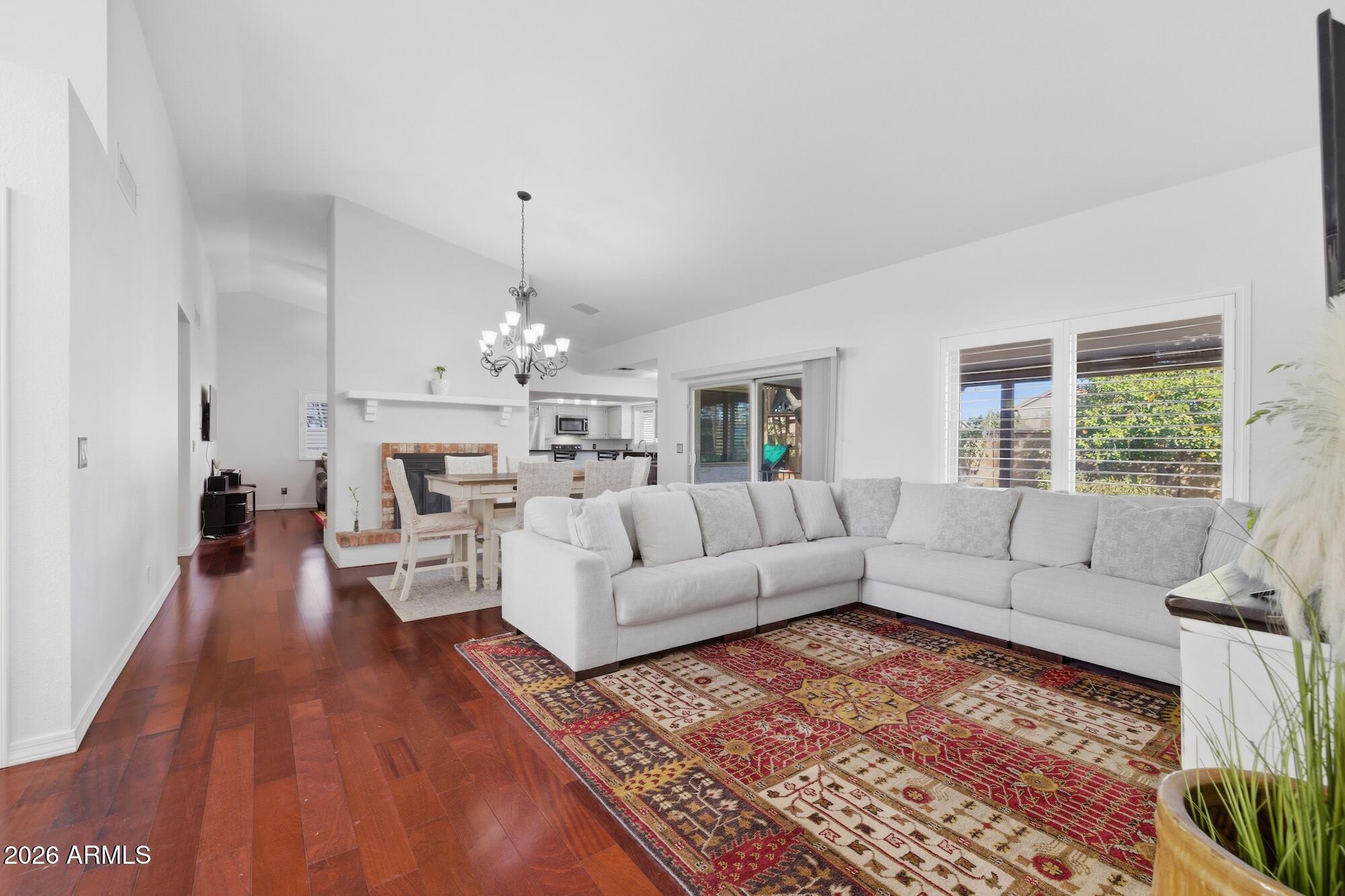 1338 E SUNBURST Lane