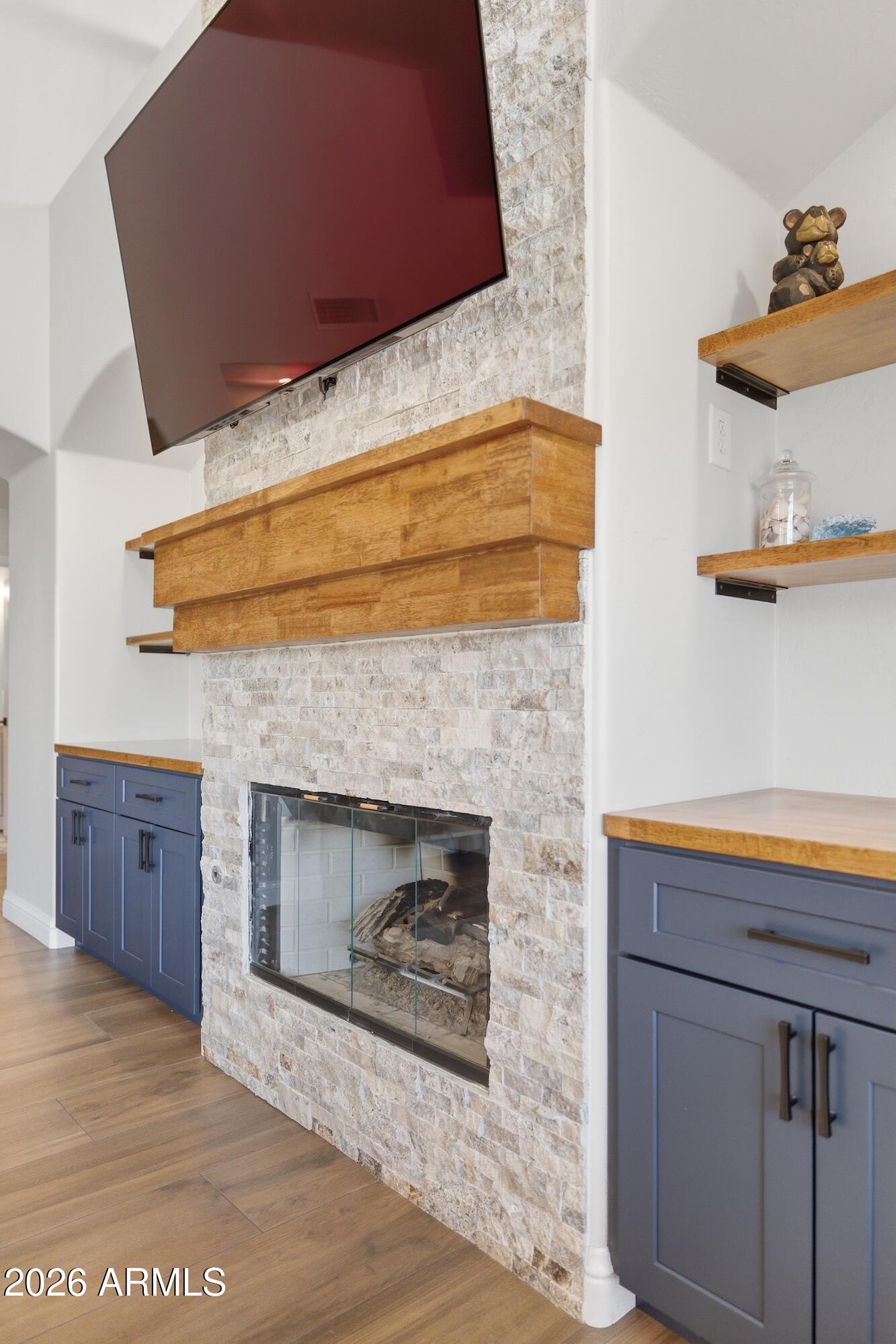 1811 W WISTERIA Drive