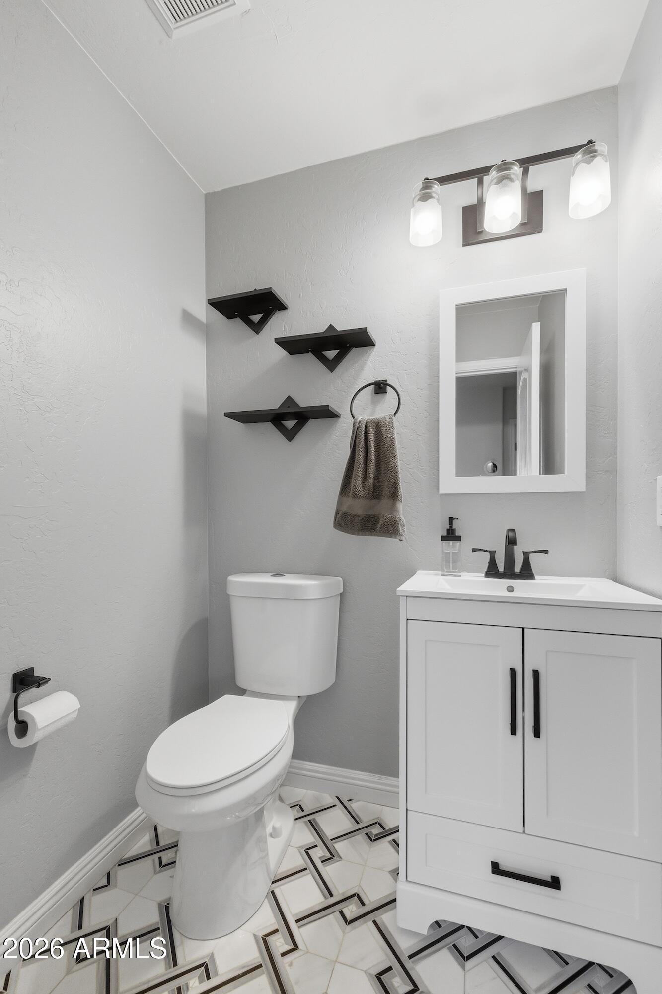 1811 W WISTERIA Drive