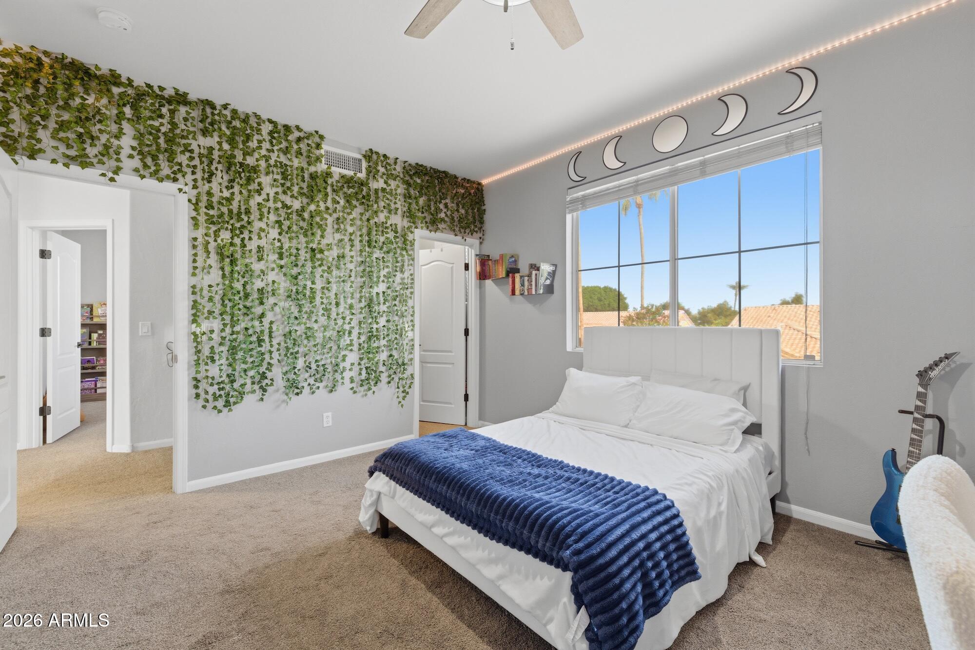 1811 W WISTERIA Drive