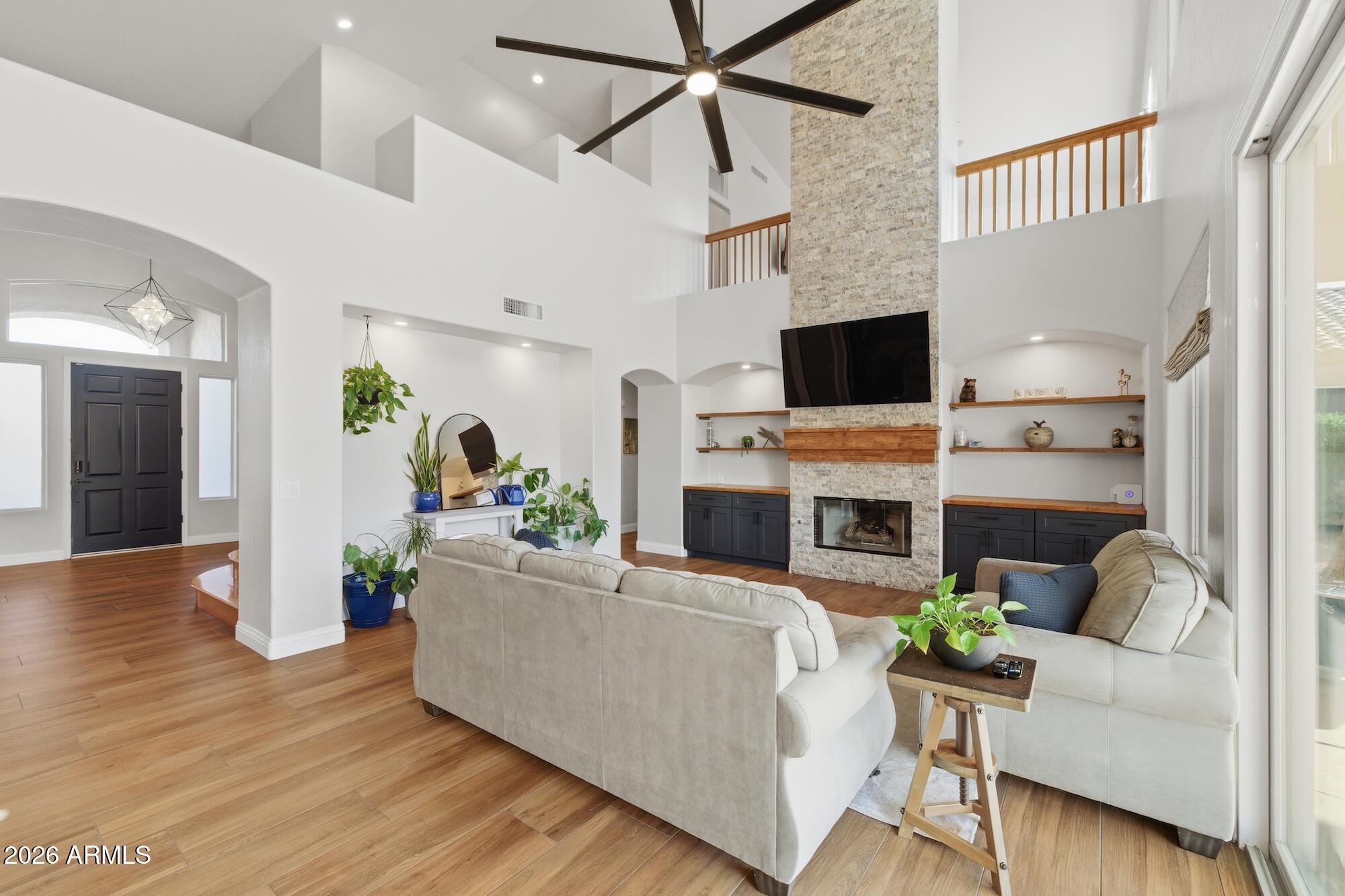 1811 W WISTERIA Drive