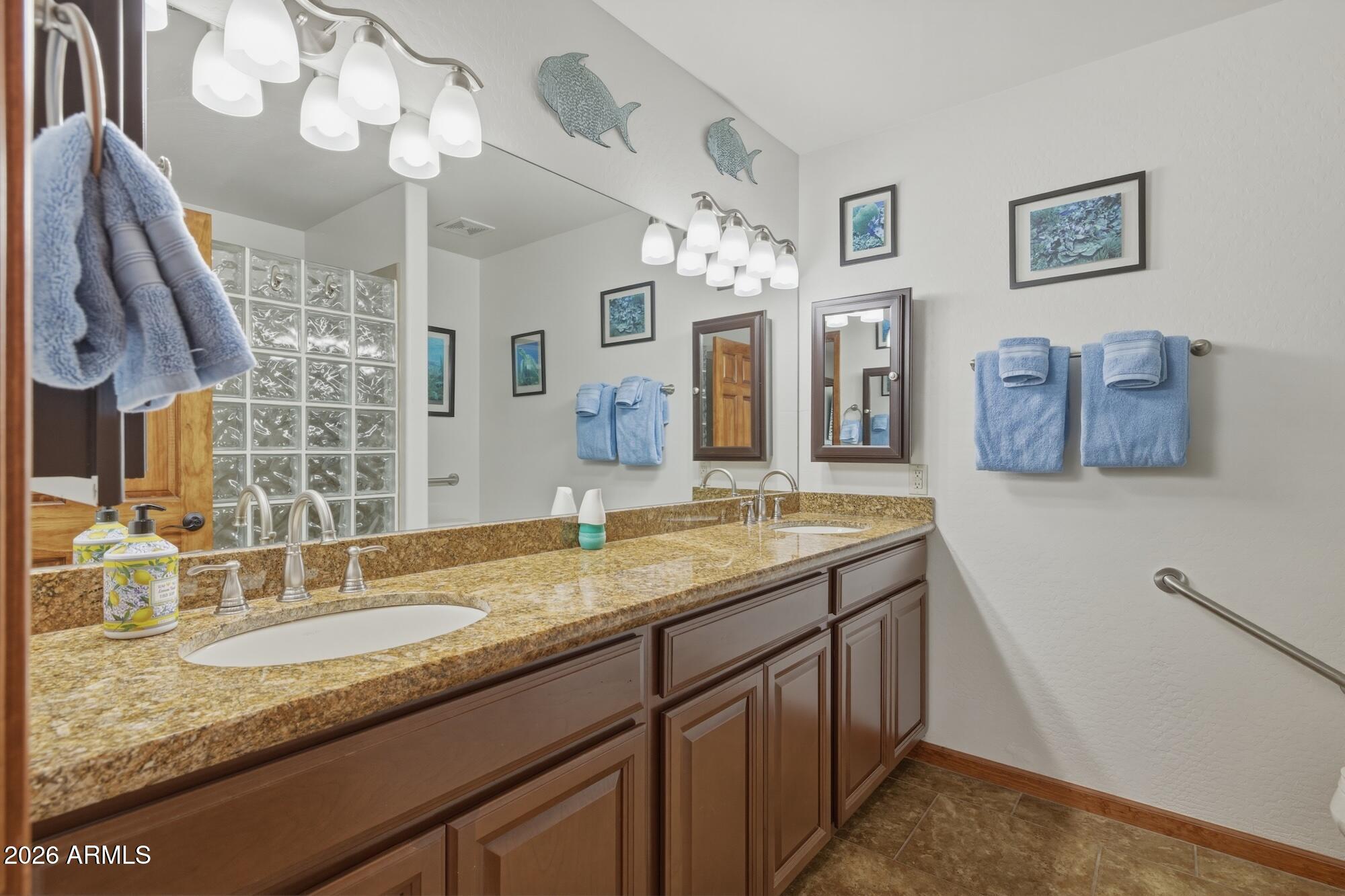 1117 W LAKERIDGE Drive