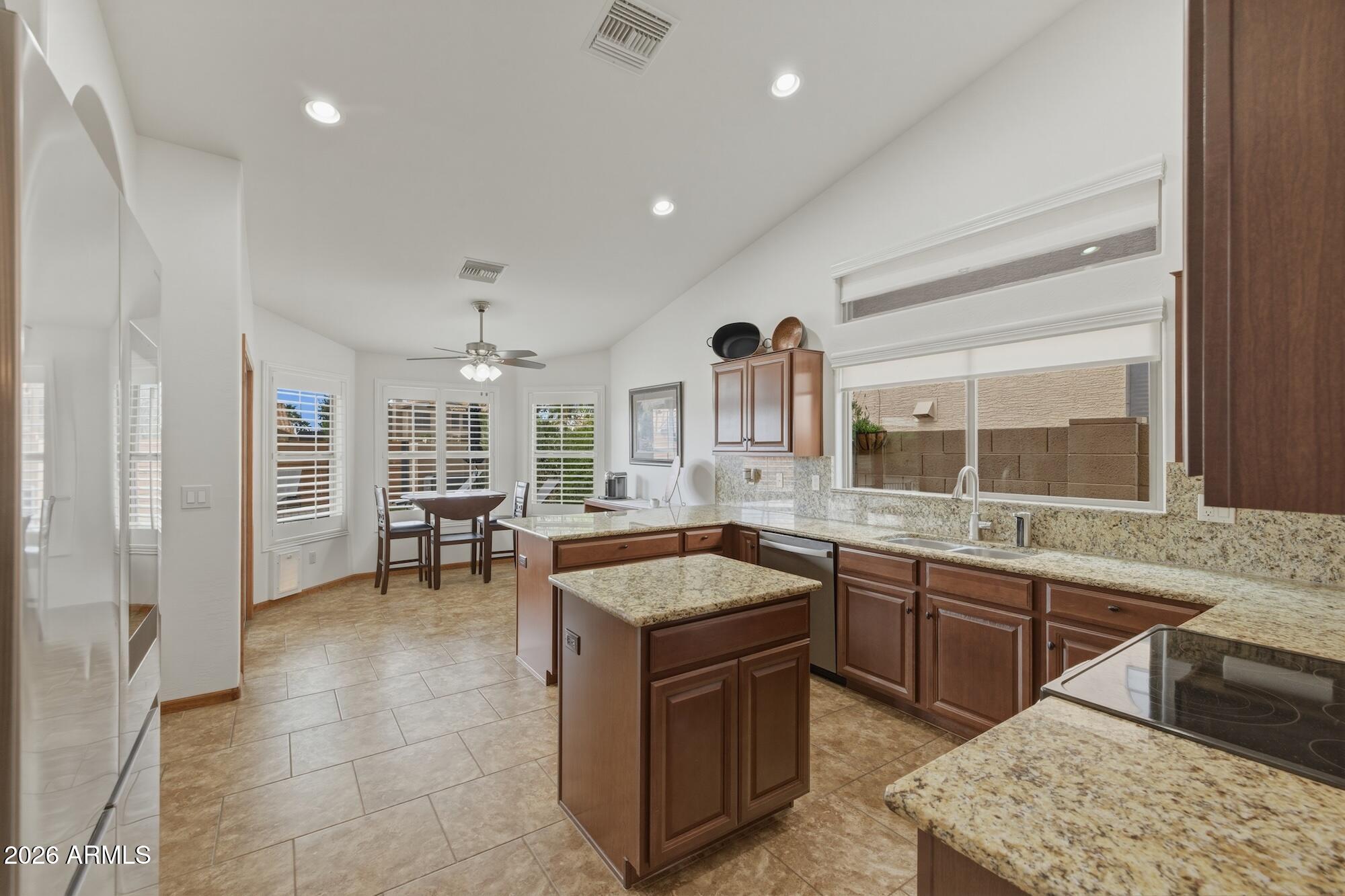 1117 W LAKERIDGE Drive