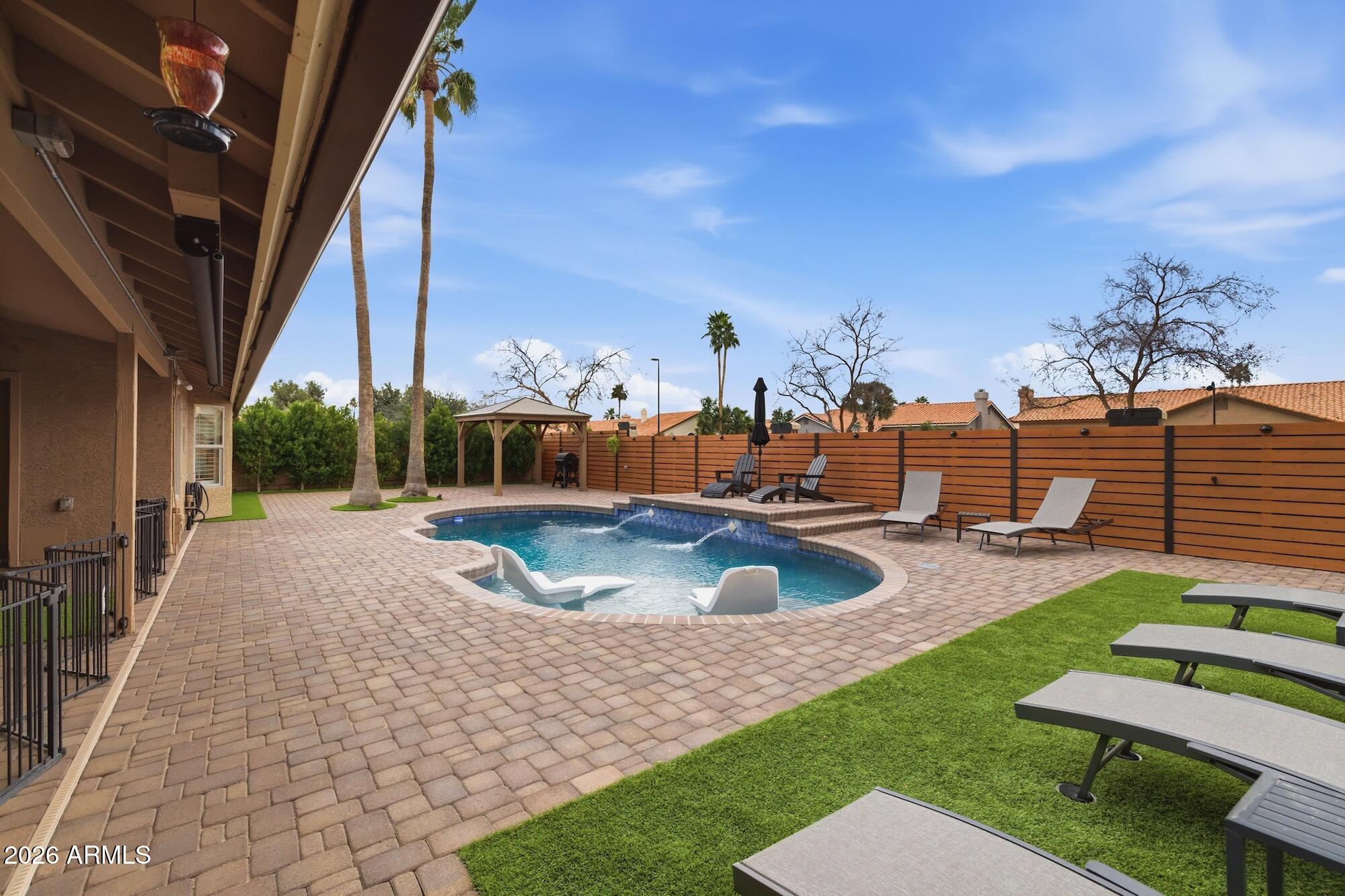 1117 W LAKERIDGE Drive