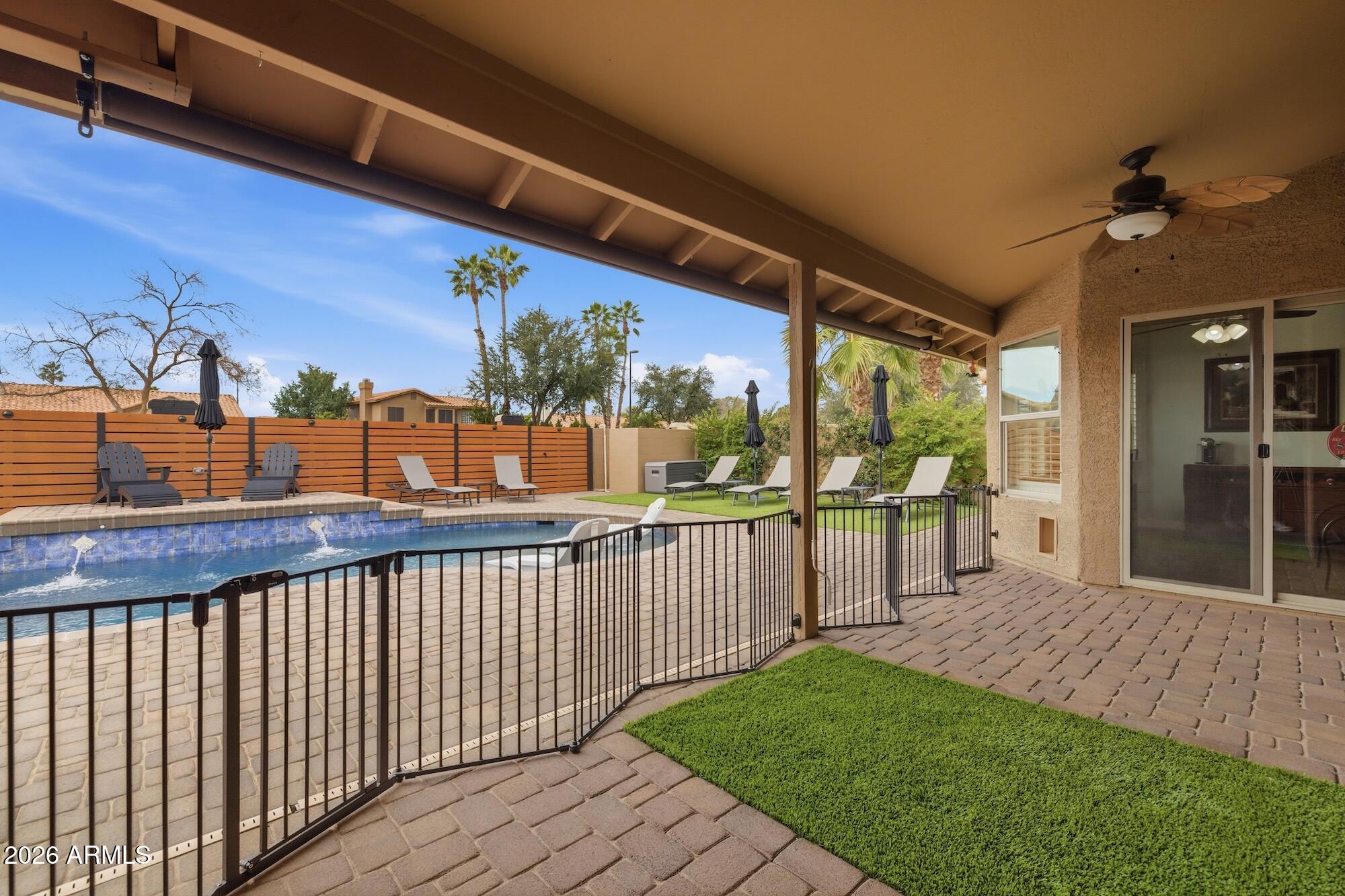 1117 W LAKERIDGE Drive