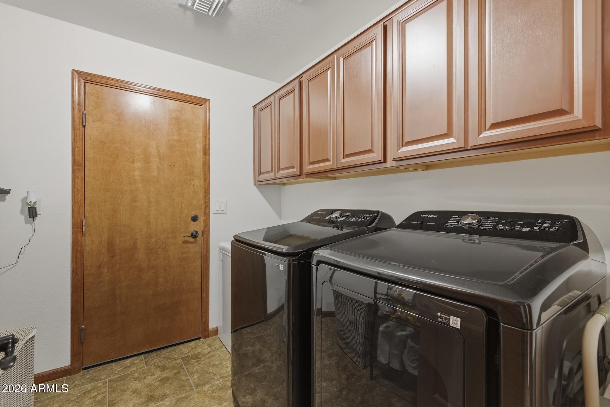 1117 W LAKERIDGE Drive