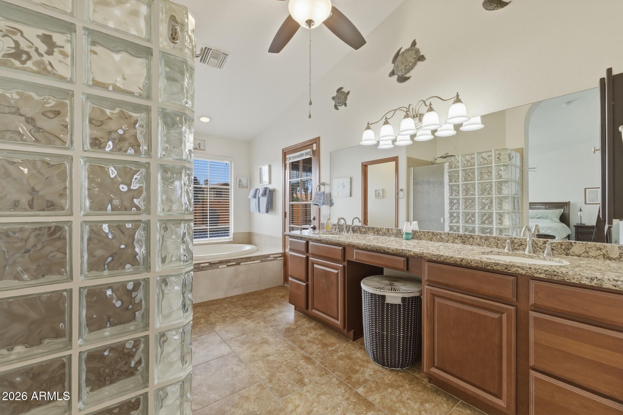 1117 W LAKERIDGE Drive