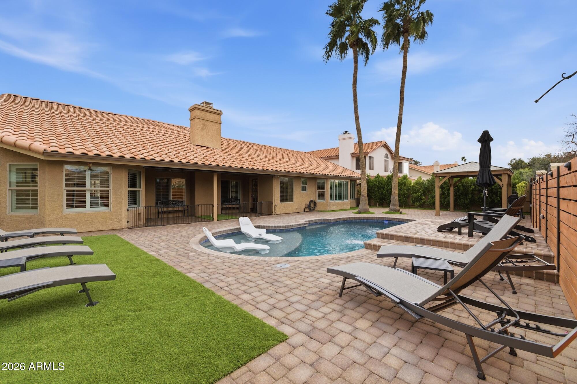 1117 W LAKERIDGE Drive