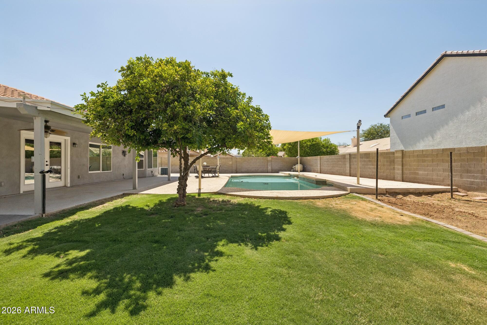 1948 E LOS ARBOLES Drive