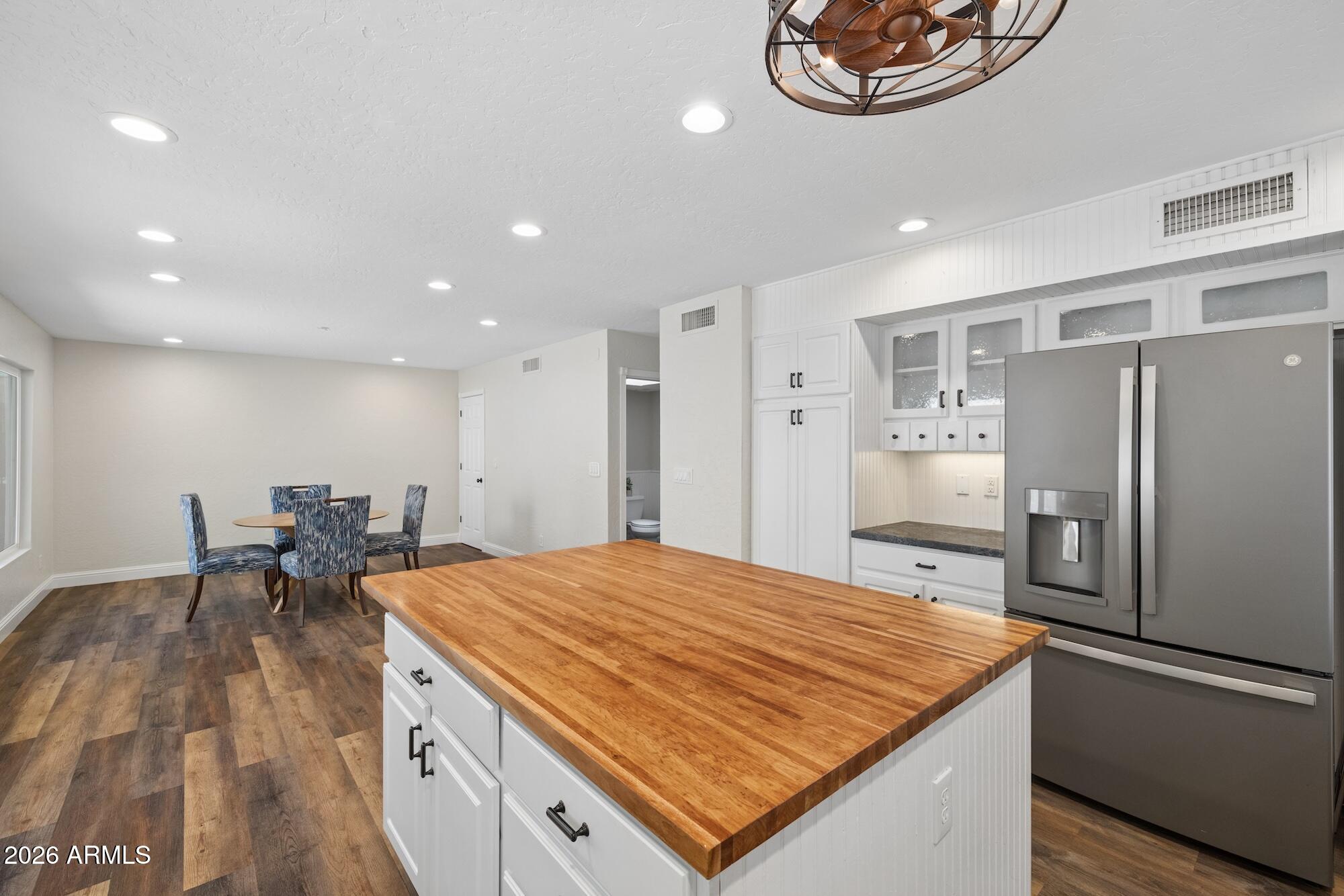 1948 E LOS ARBOLES Drive