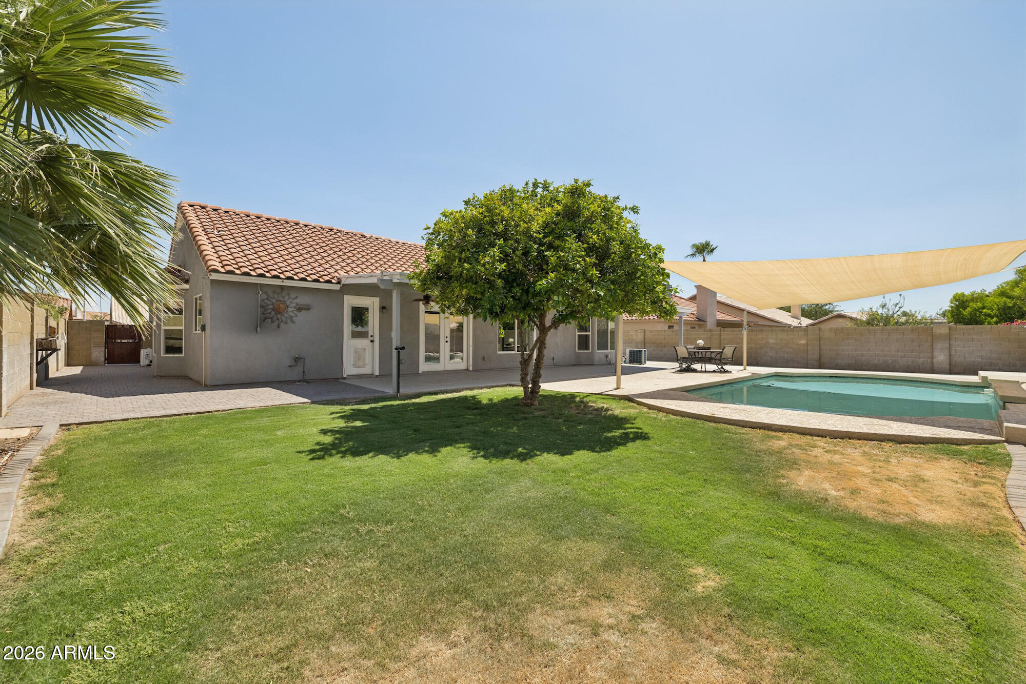 1948 E LOS ARBOLES Drive