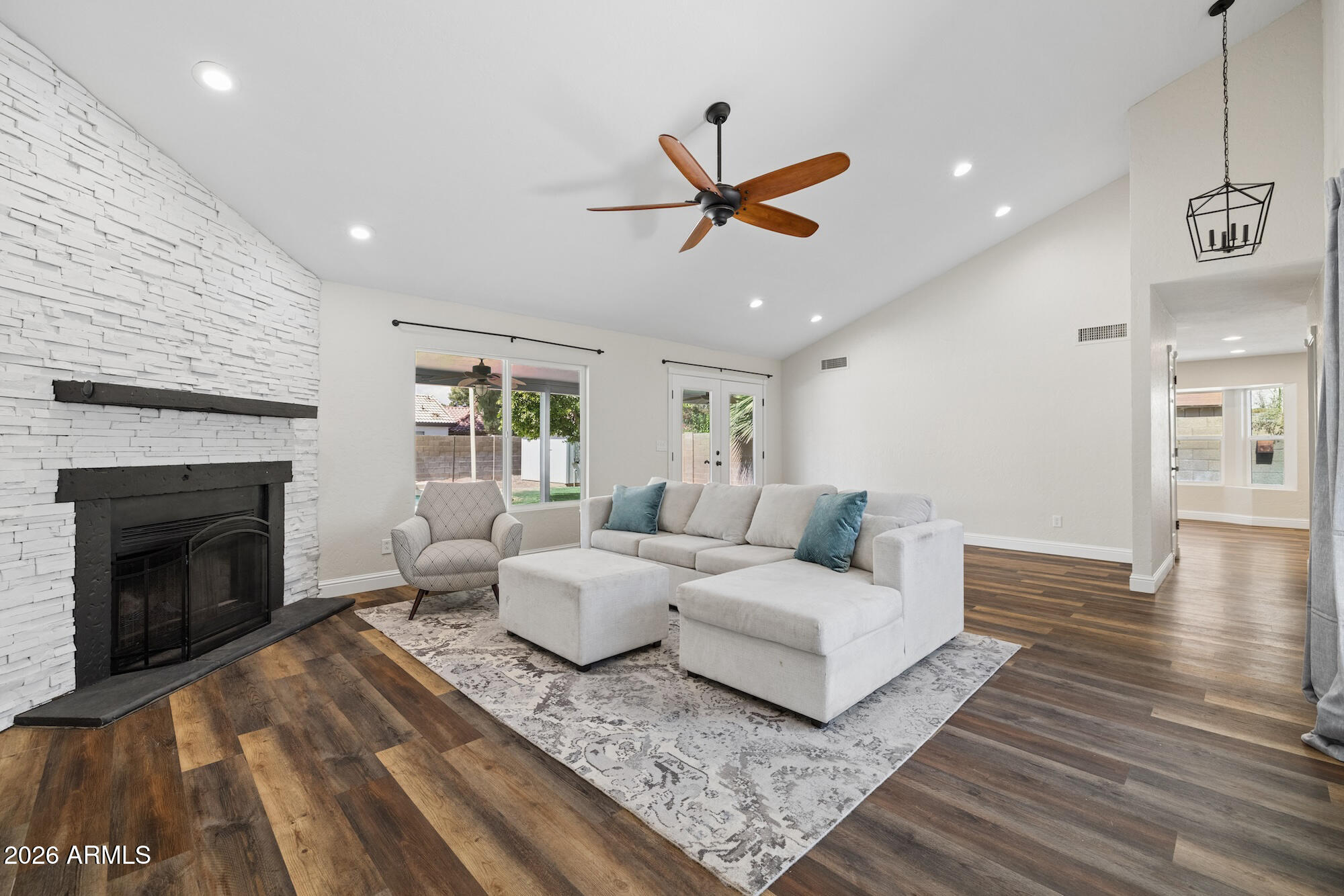 1948 E LOS ARBOLES Drive