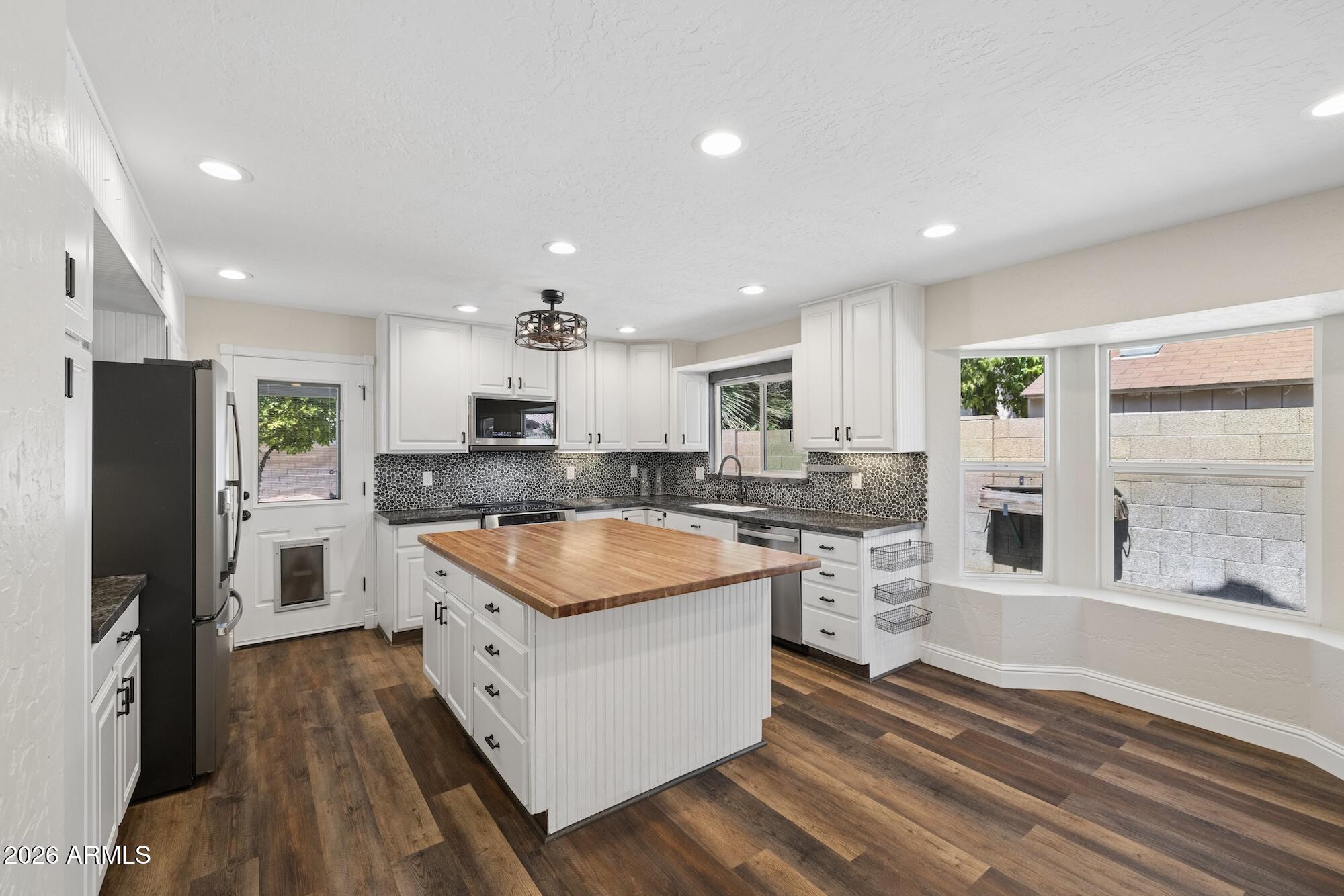 1948 E LOS ARBOLES Drive