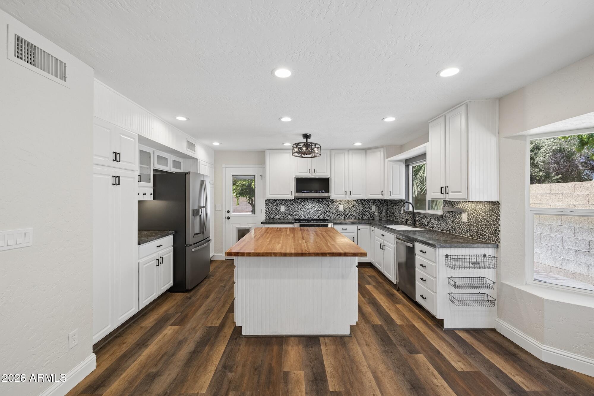 1948 E LOS ARBOLES Drive