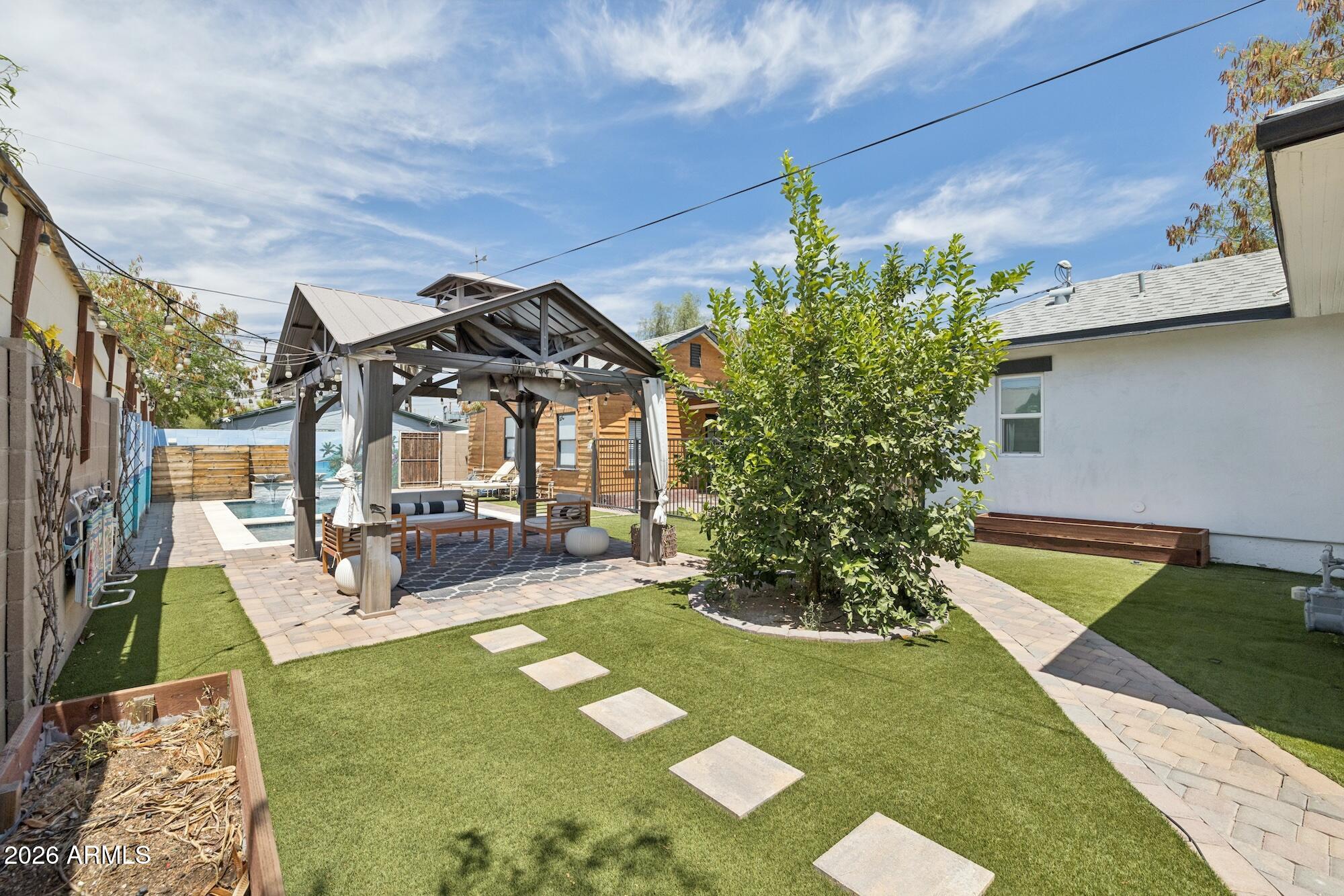 2238 N DAYTON Street
