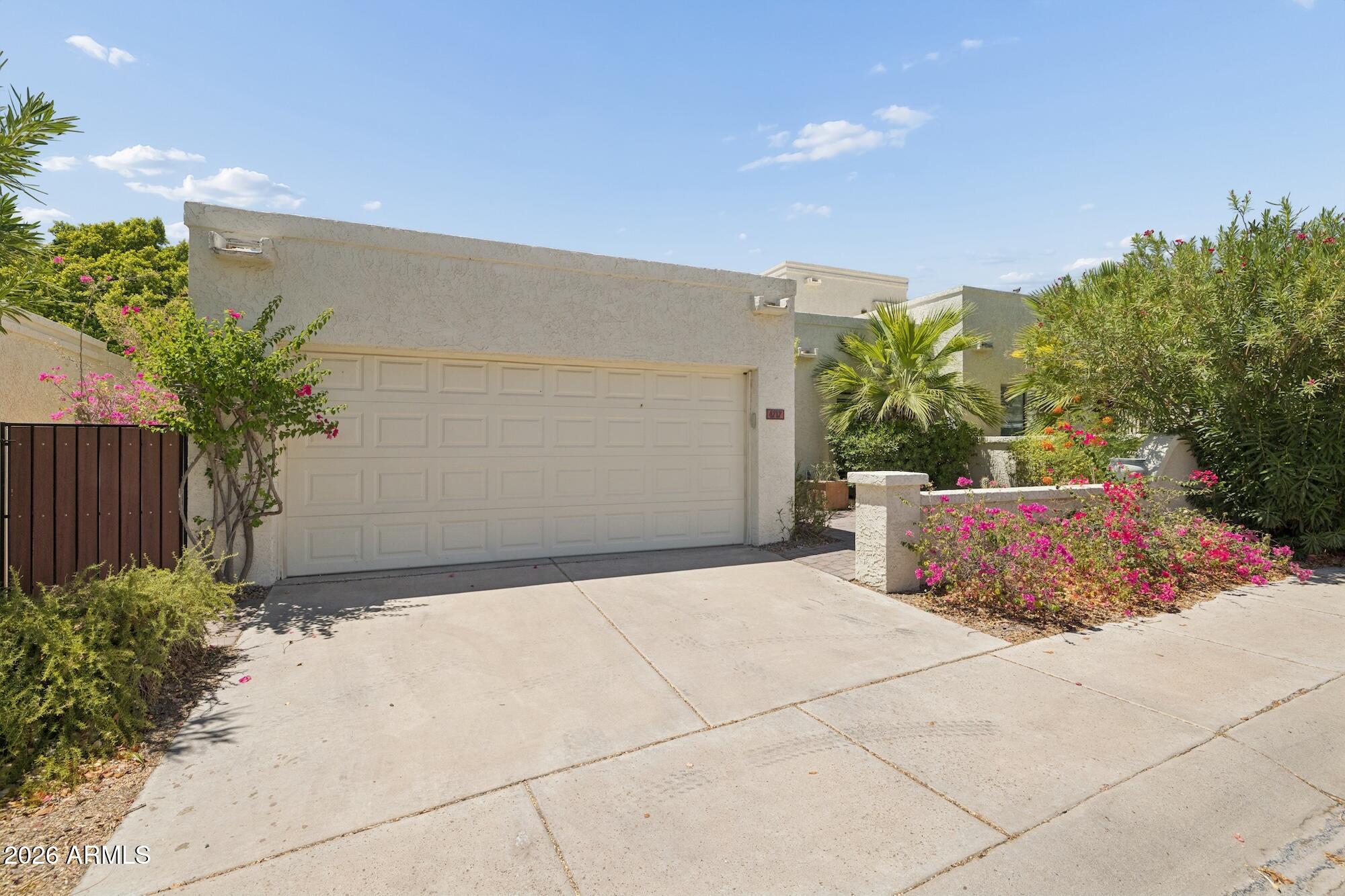 4717 E WINSTON Drive