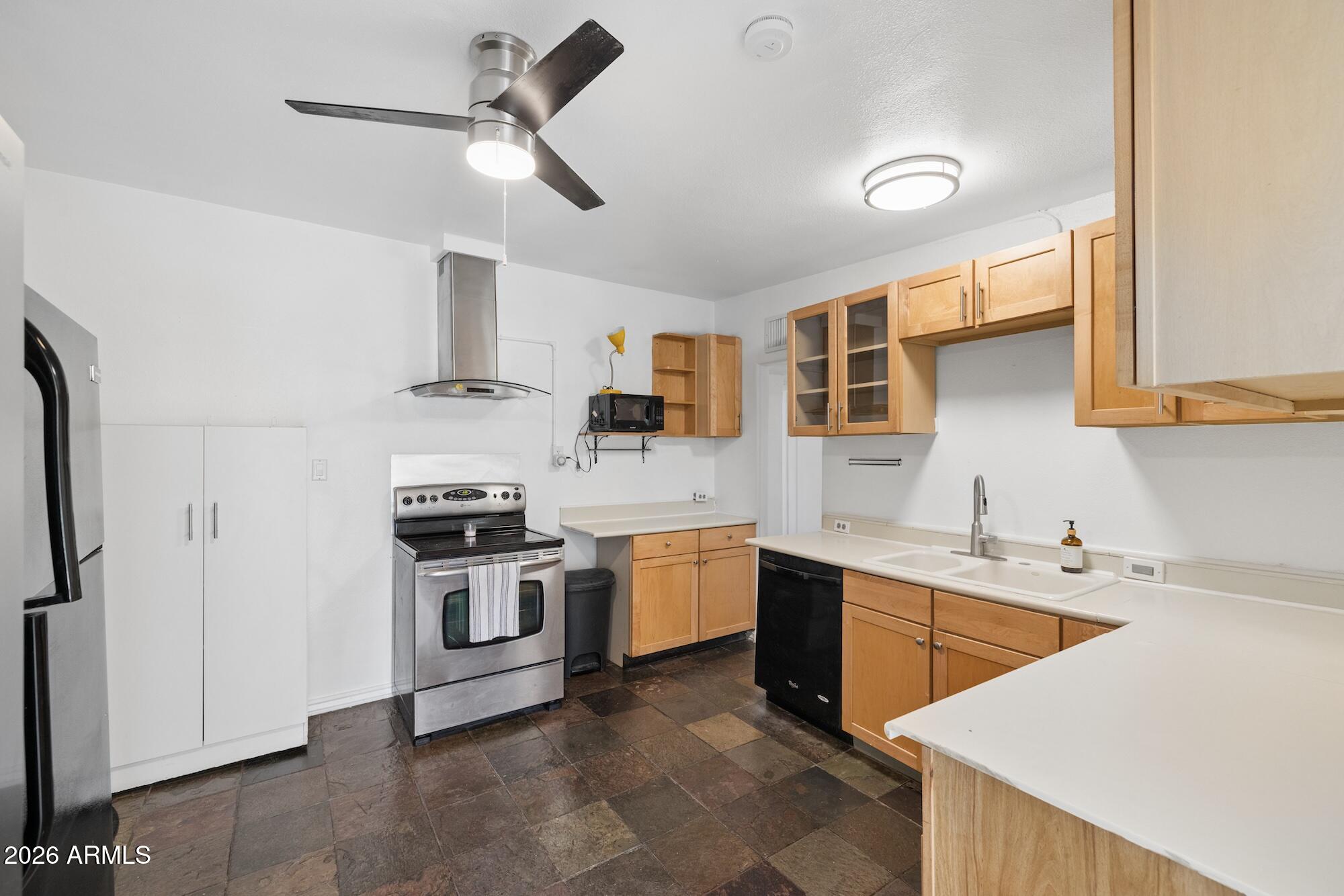 1611 E CEDAR Street