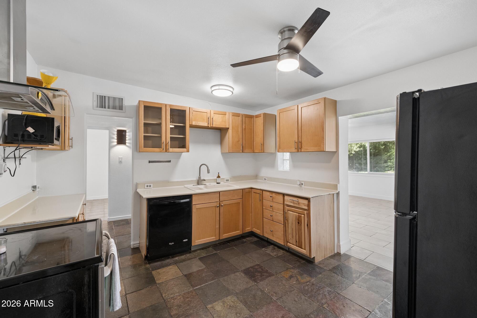 1611 E CEDAR Street