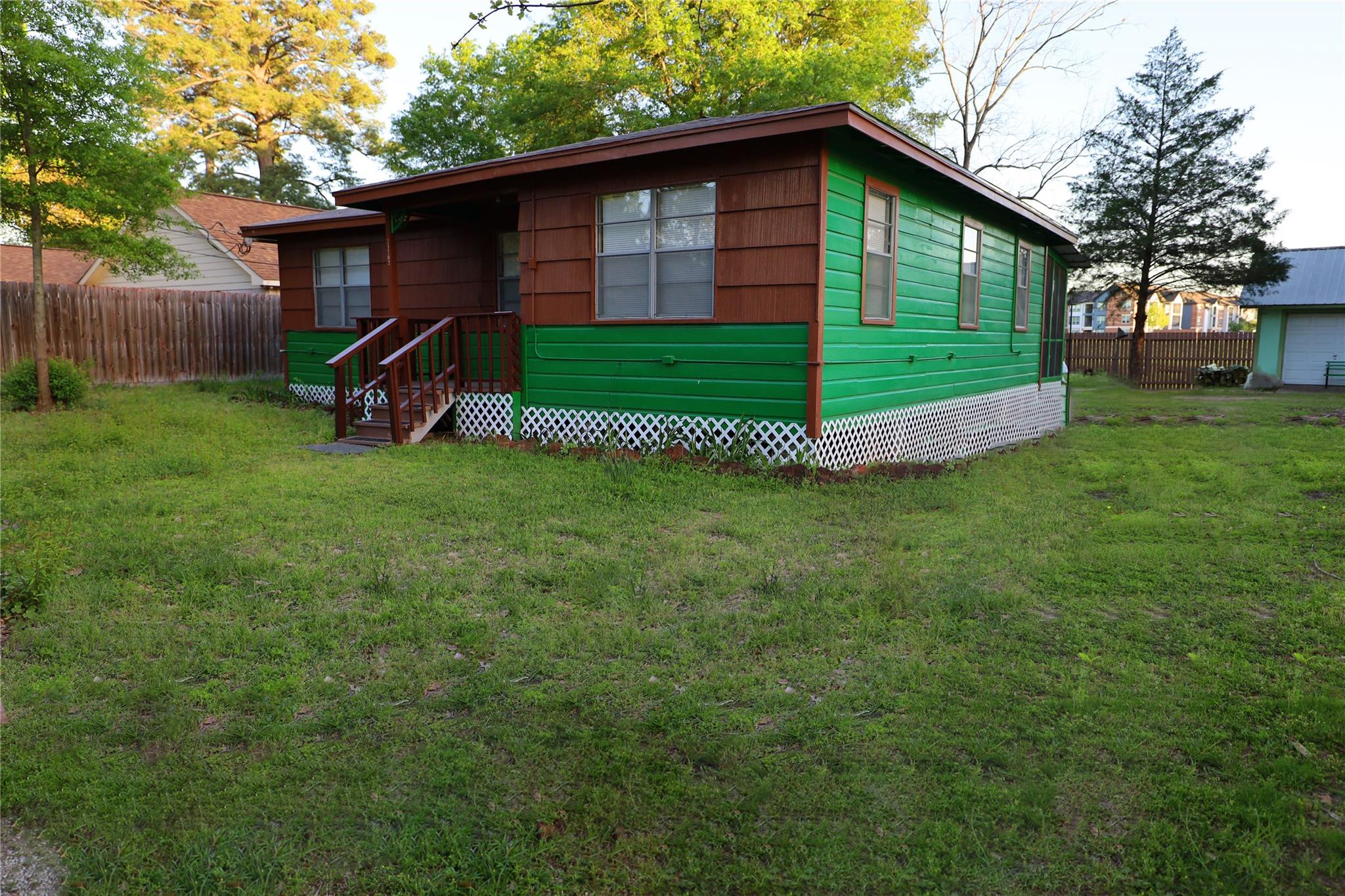 21702 E Memorial Drive