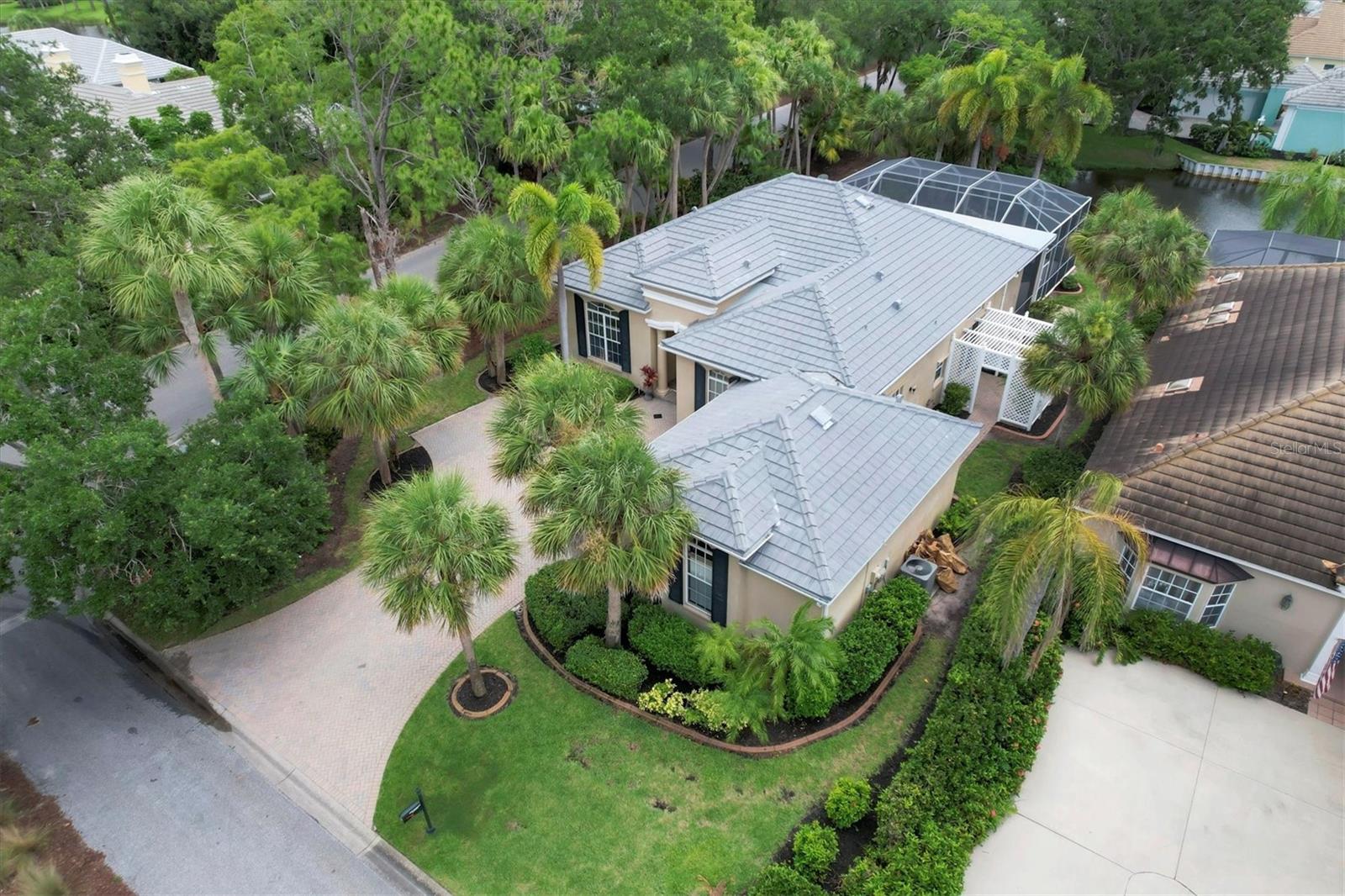 87 CAYMAN ISLES BLVD
