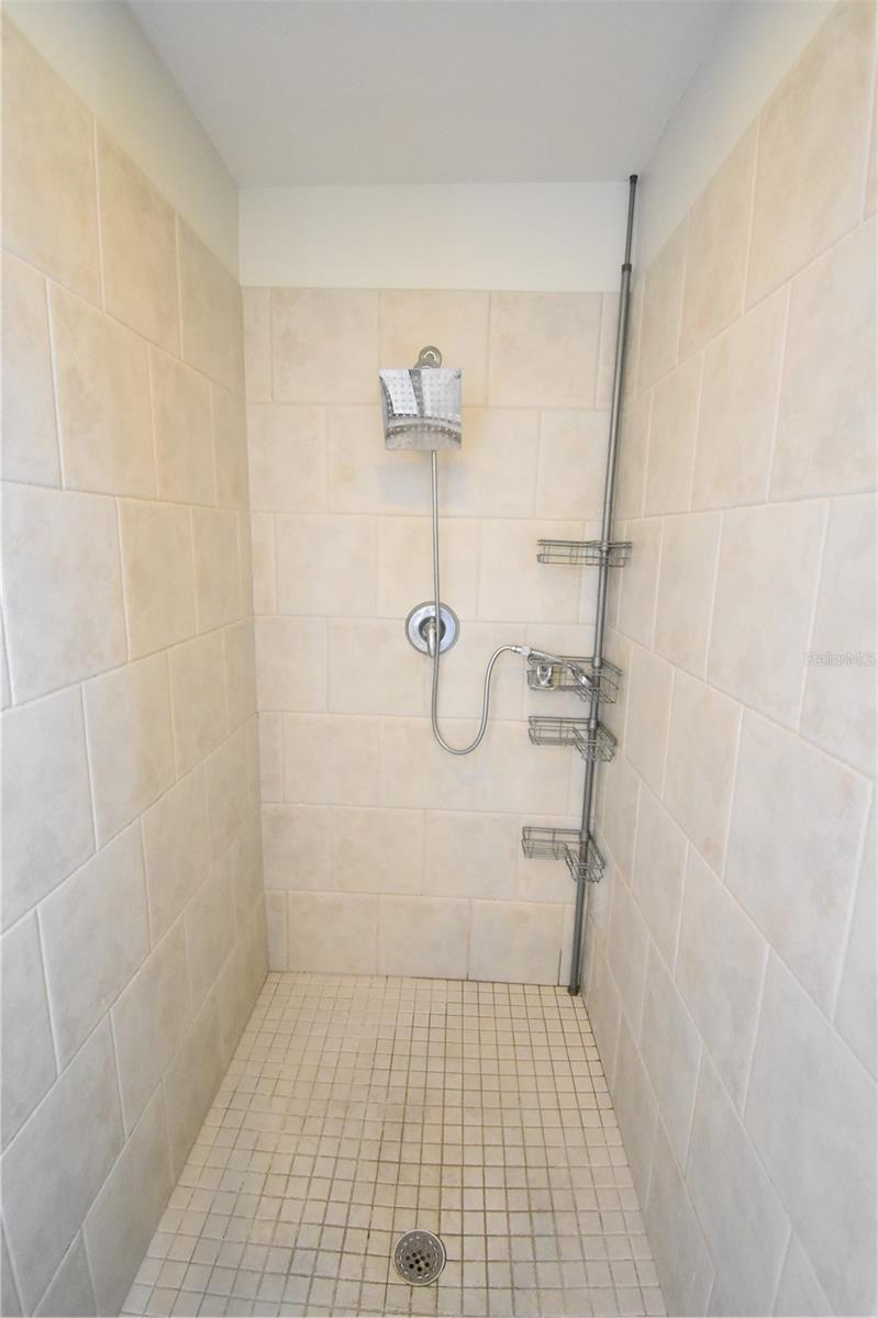 1120 E KENNEDY BLVD #1423