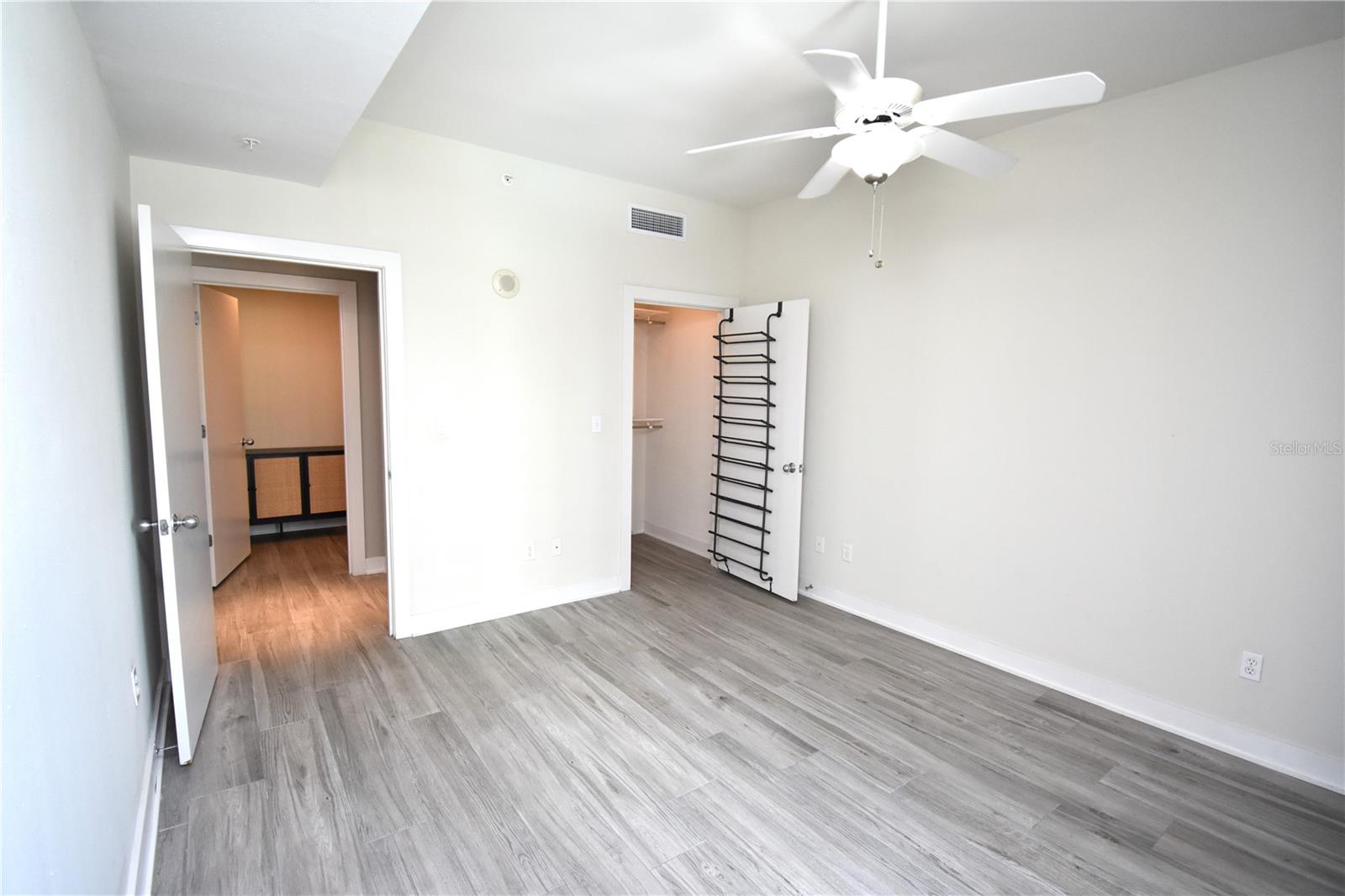 1120 E KENNEDY BLVD #1423