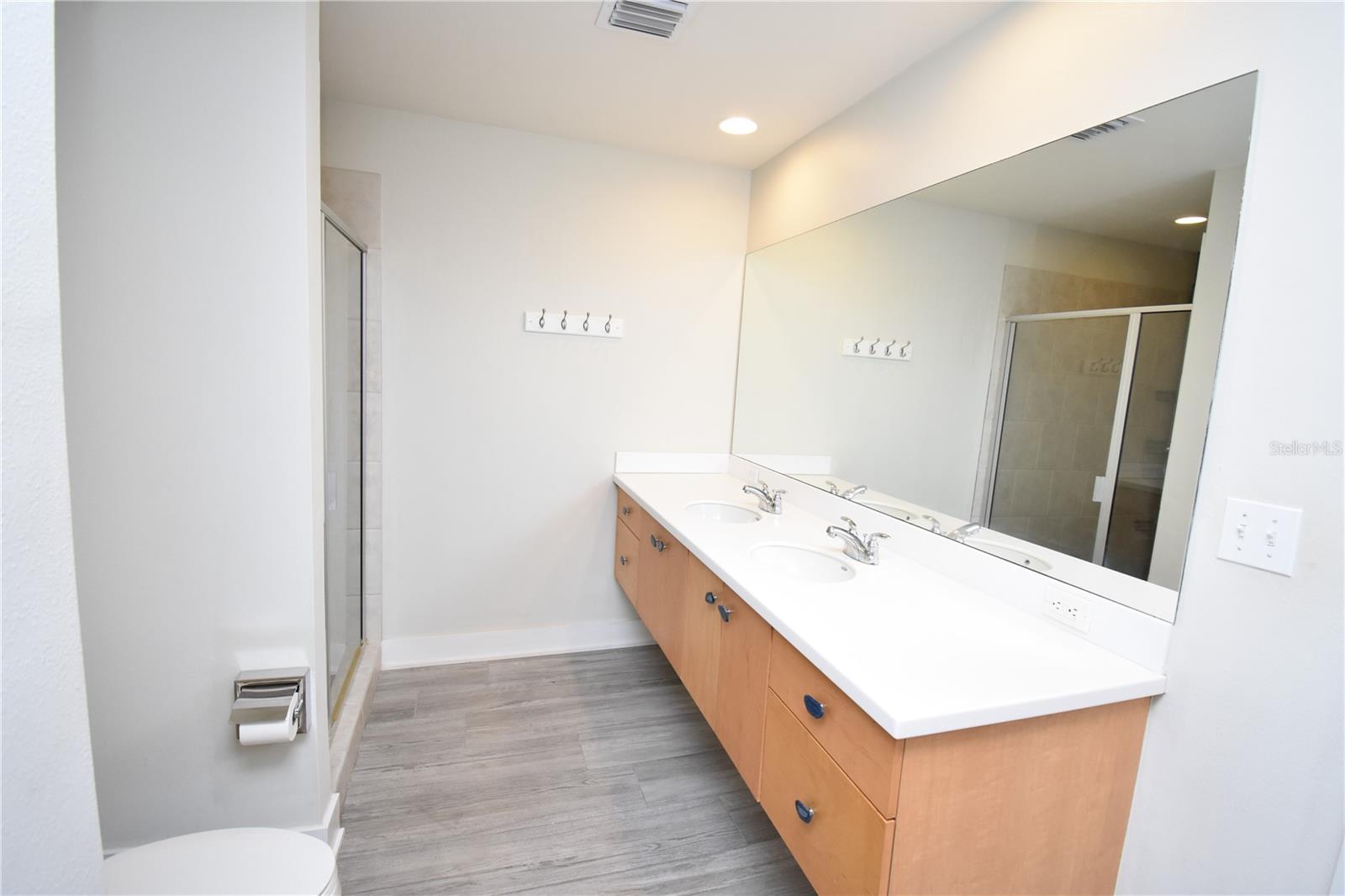 1120 E KENNEDY BLVD #1423