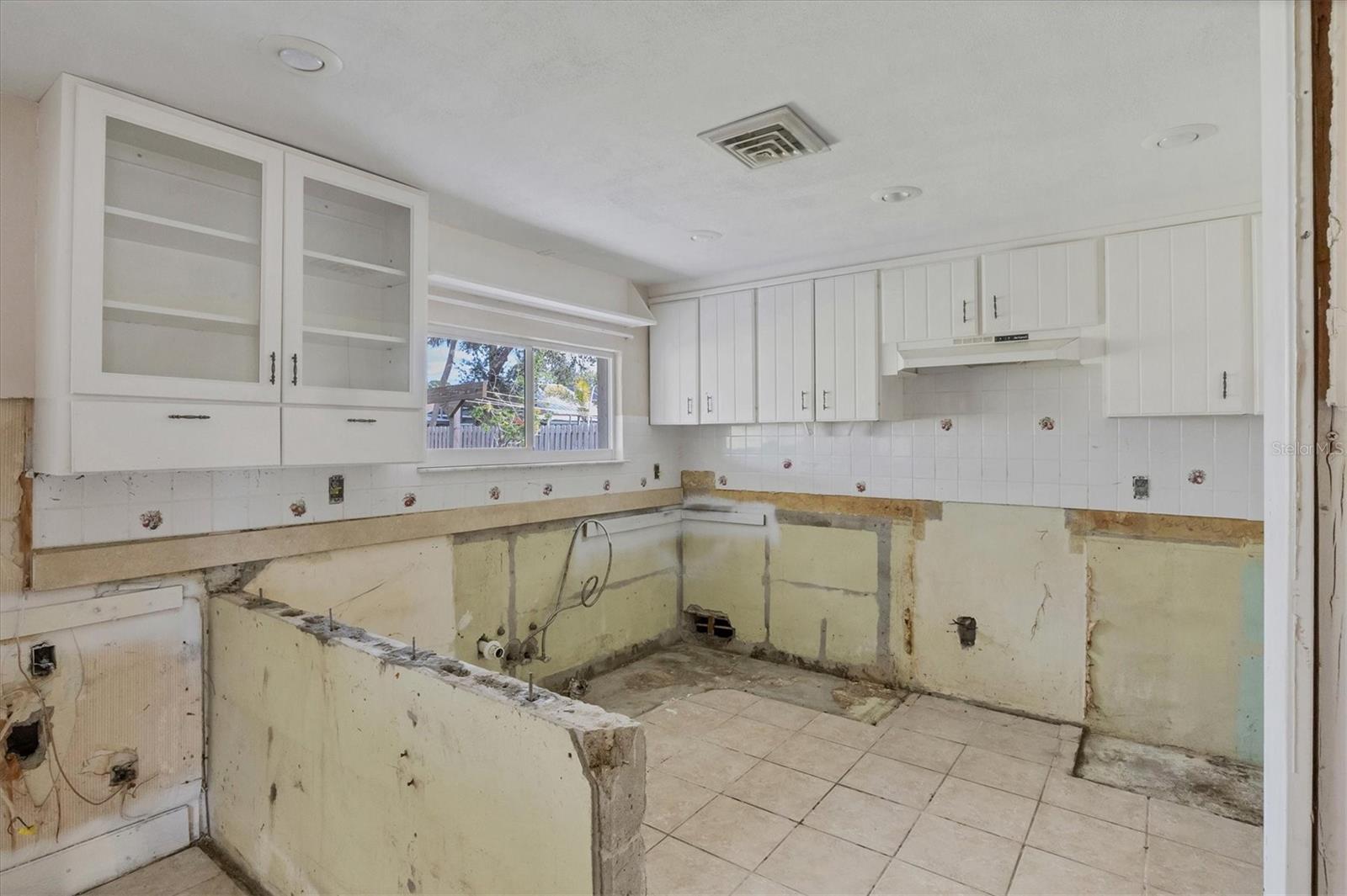 8164 ROBERT ST