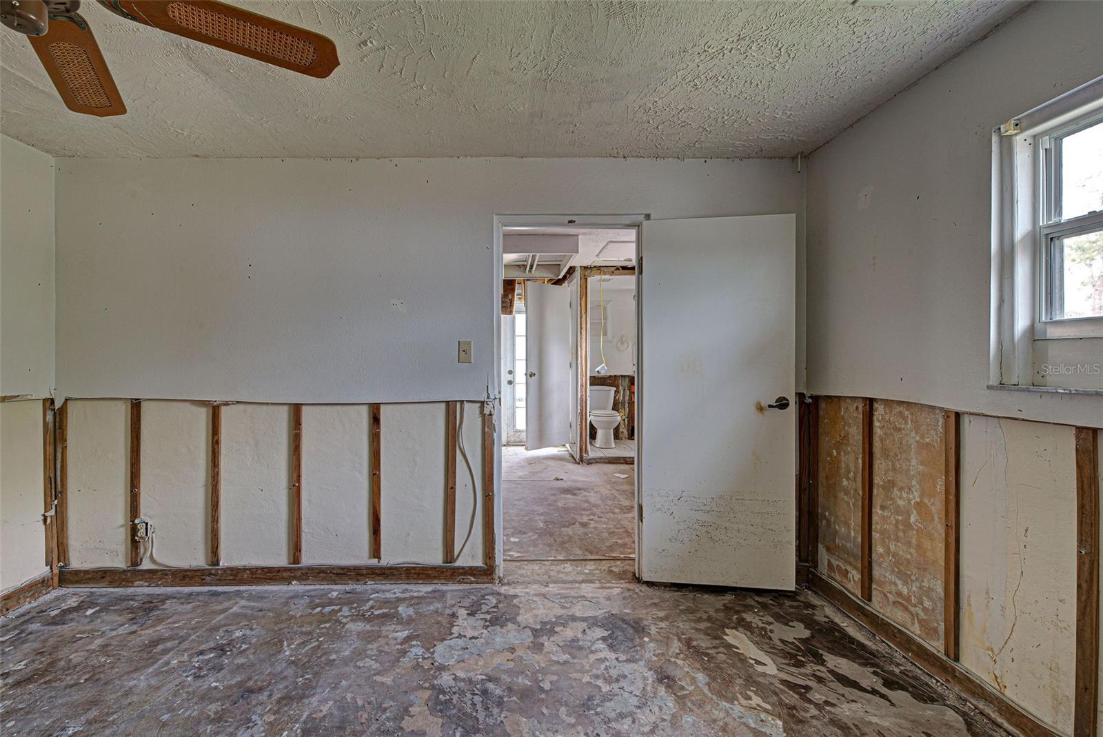160 W BAY ST