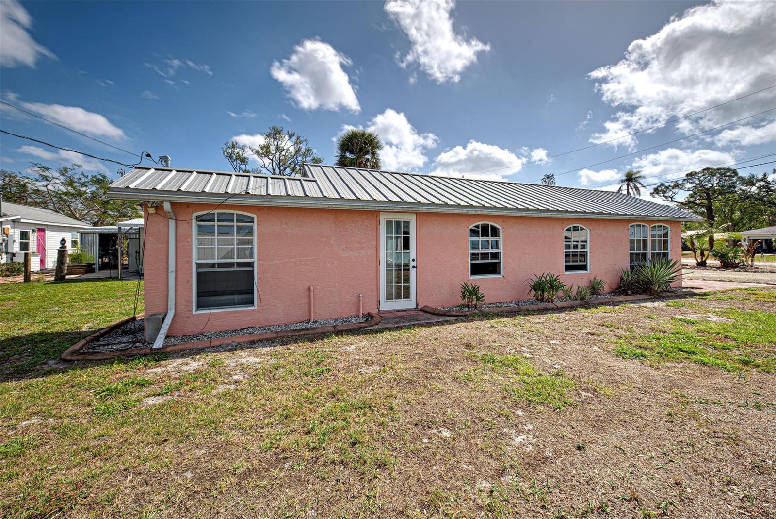 160 W BAY ST