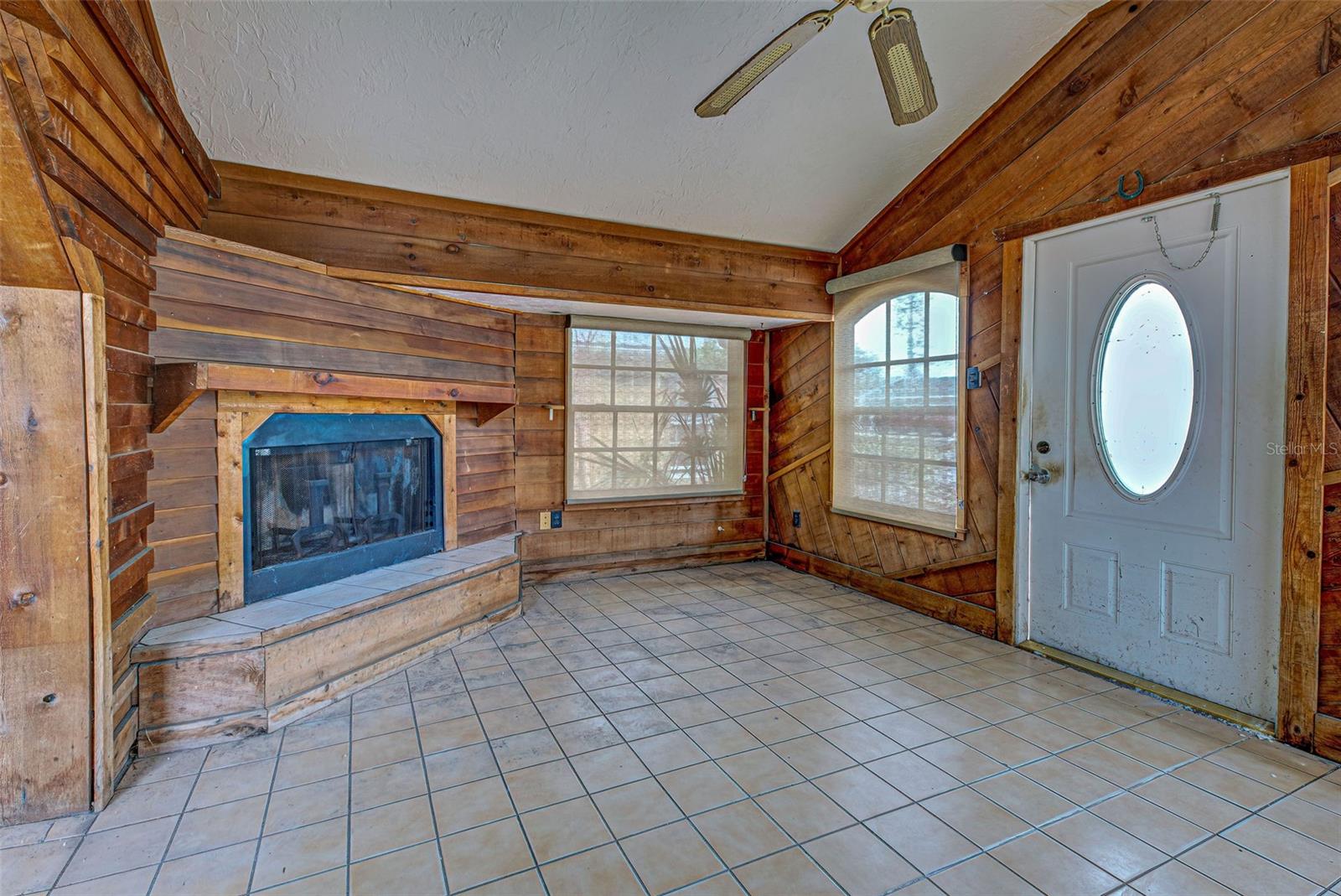 160 W BAY ST