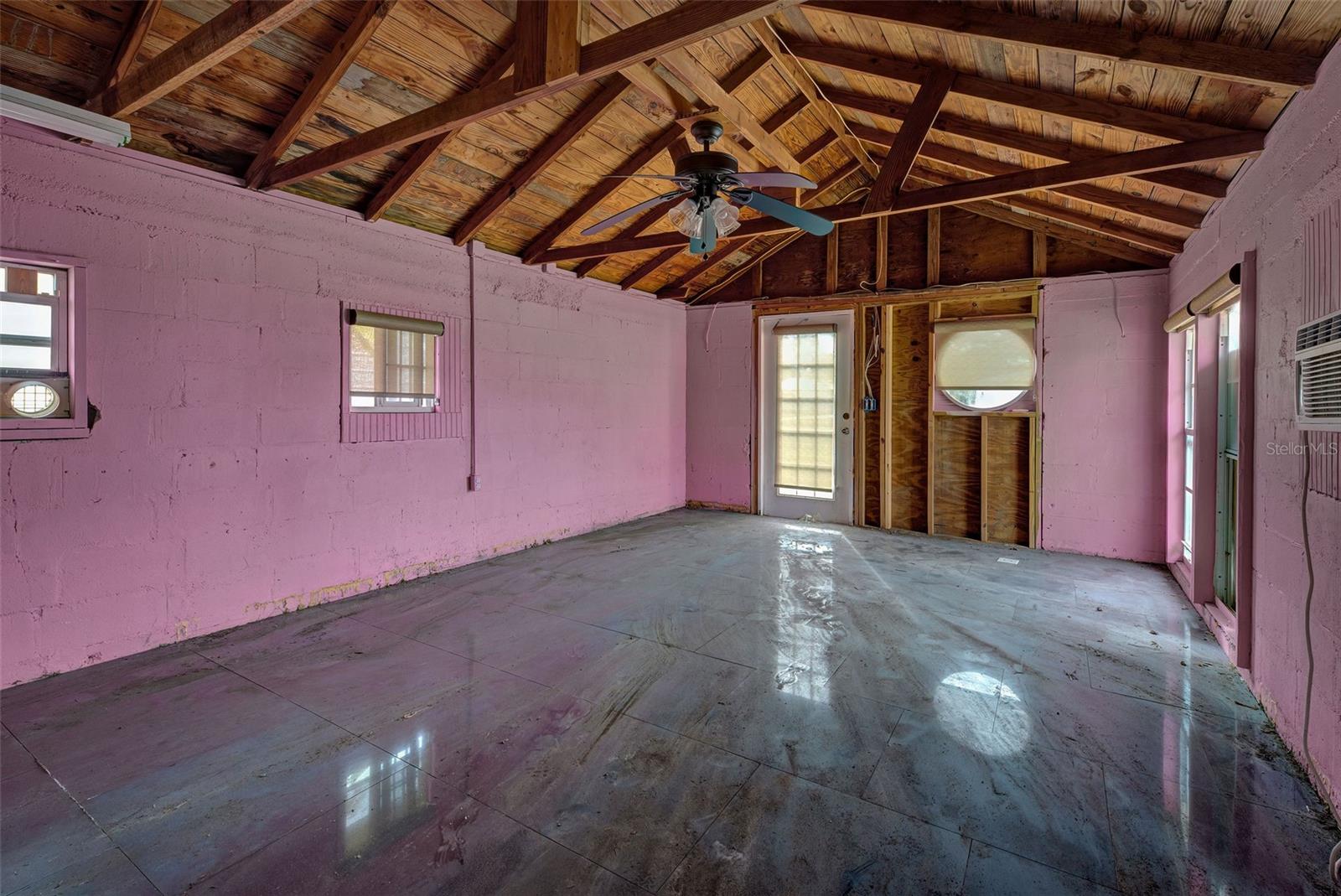 160 W BAY ST