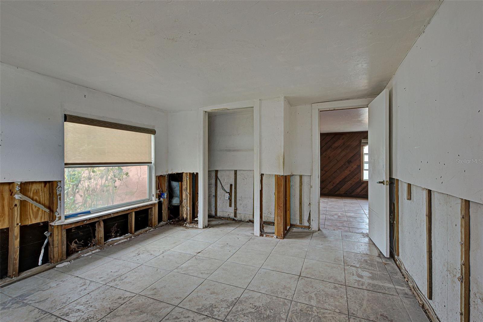 160 W BAY ST