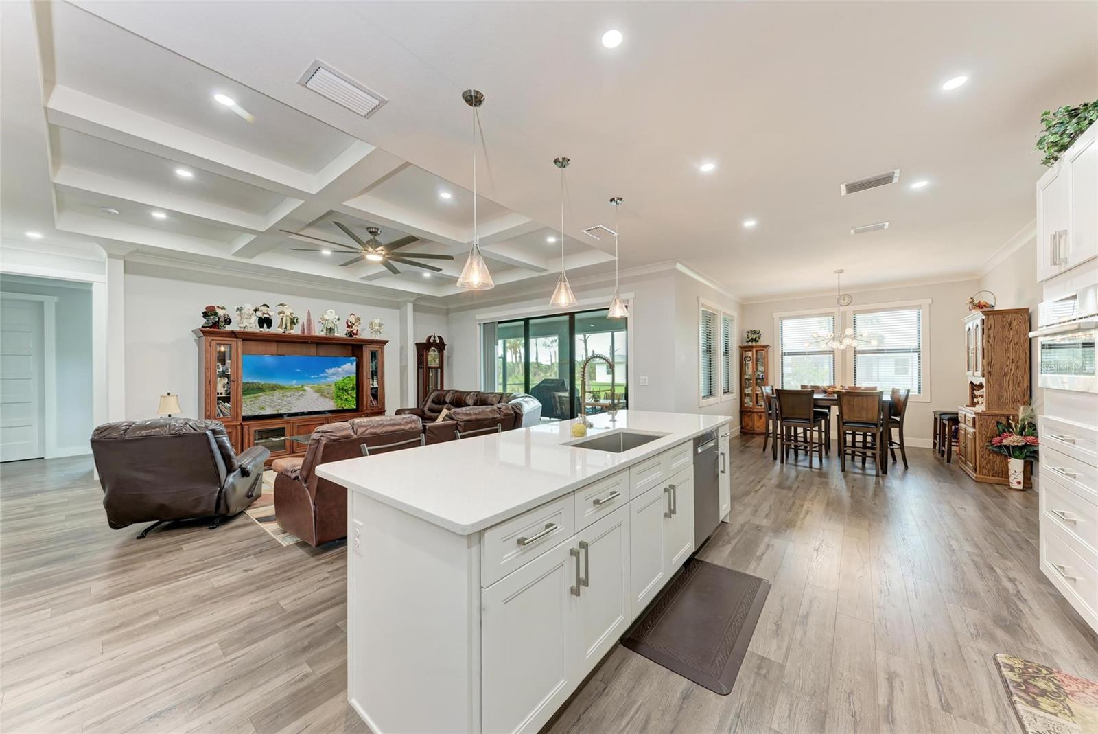 237 W PINE VALLEY LN