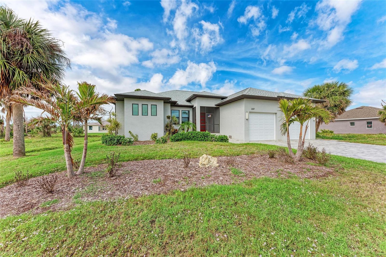 237 W PINE VALLEY LN