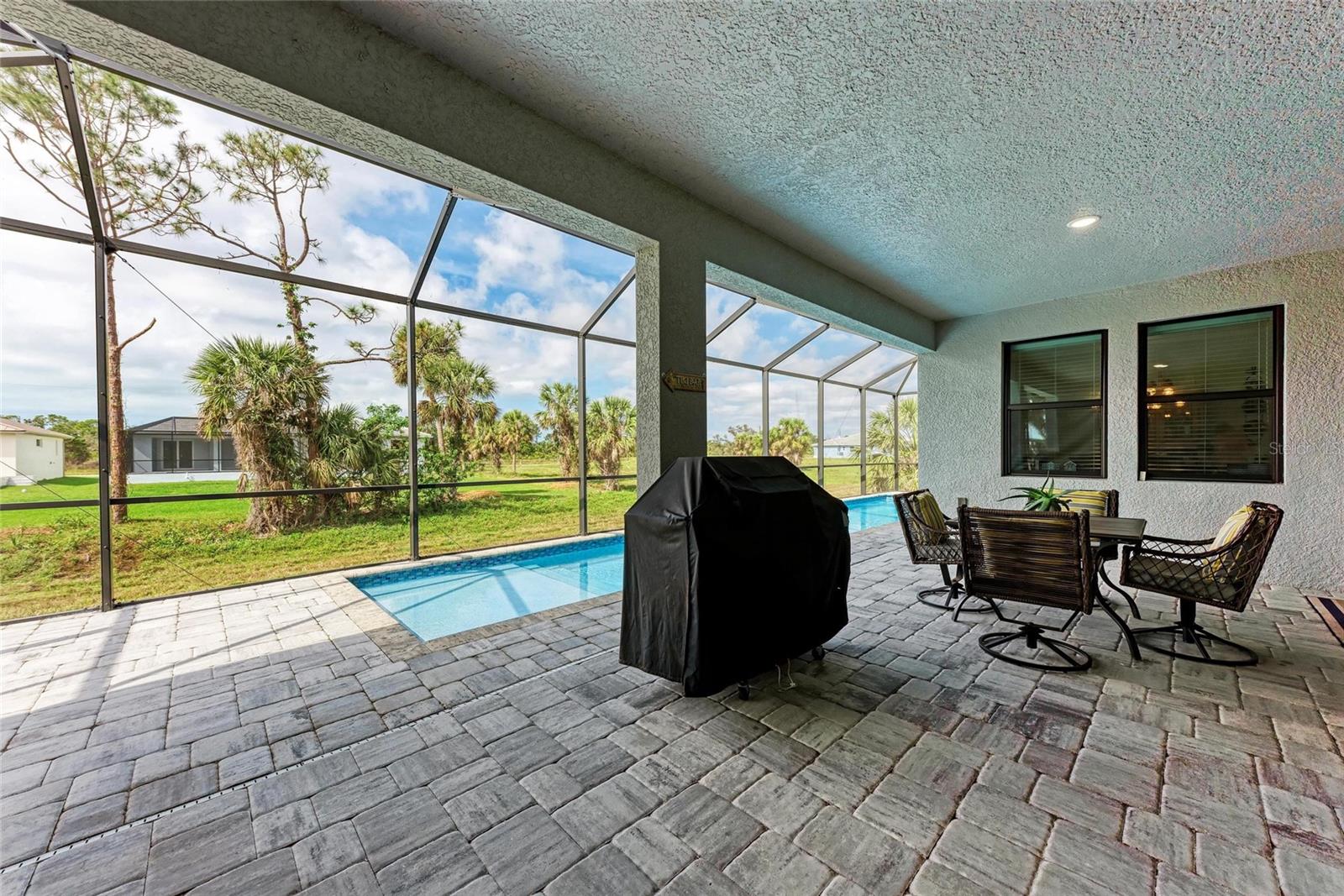 237 W PINE VALLEY LN
