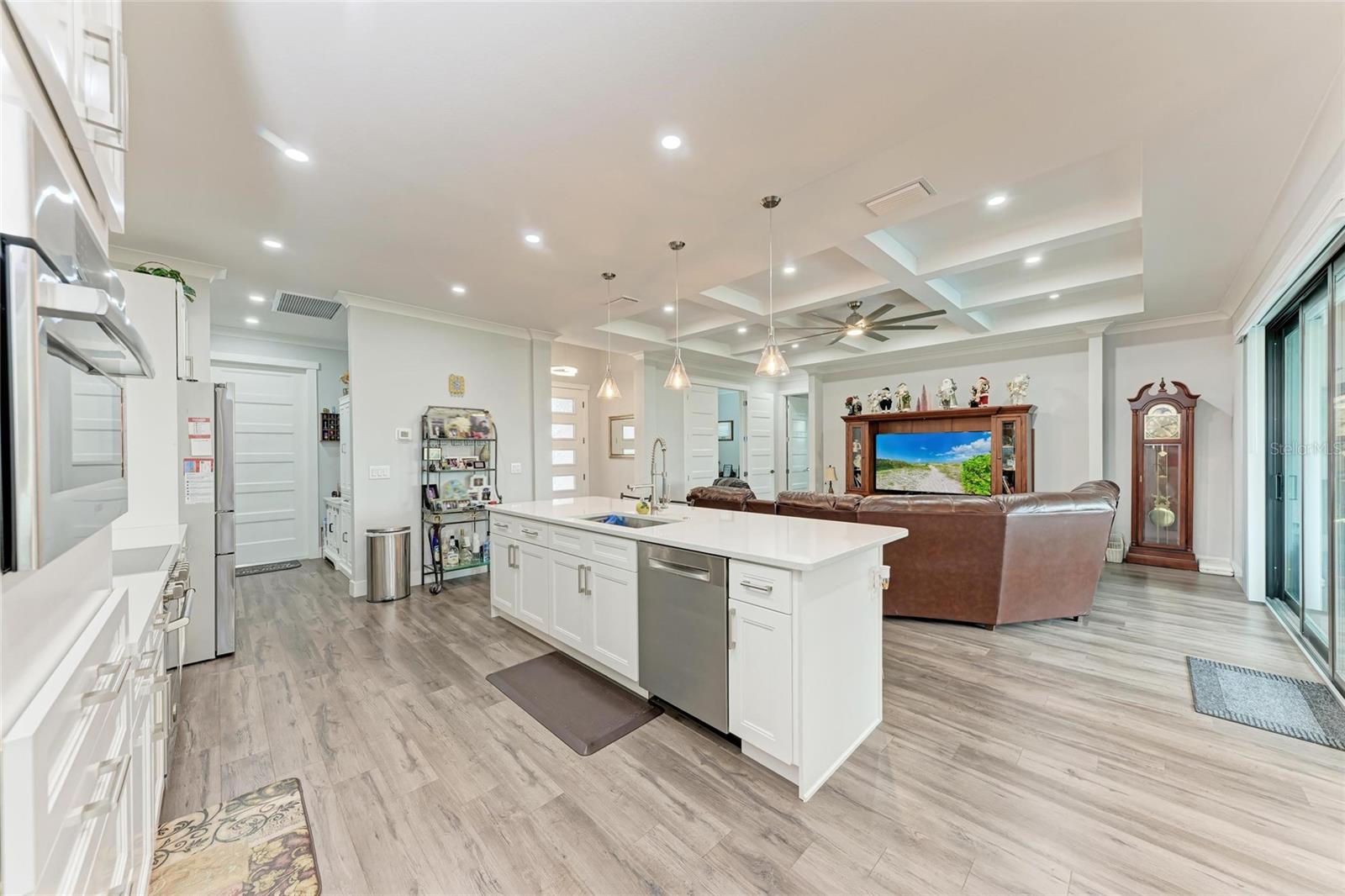 237 W PINE VALLEY LN