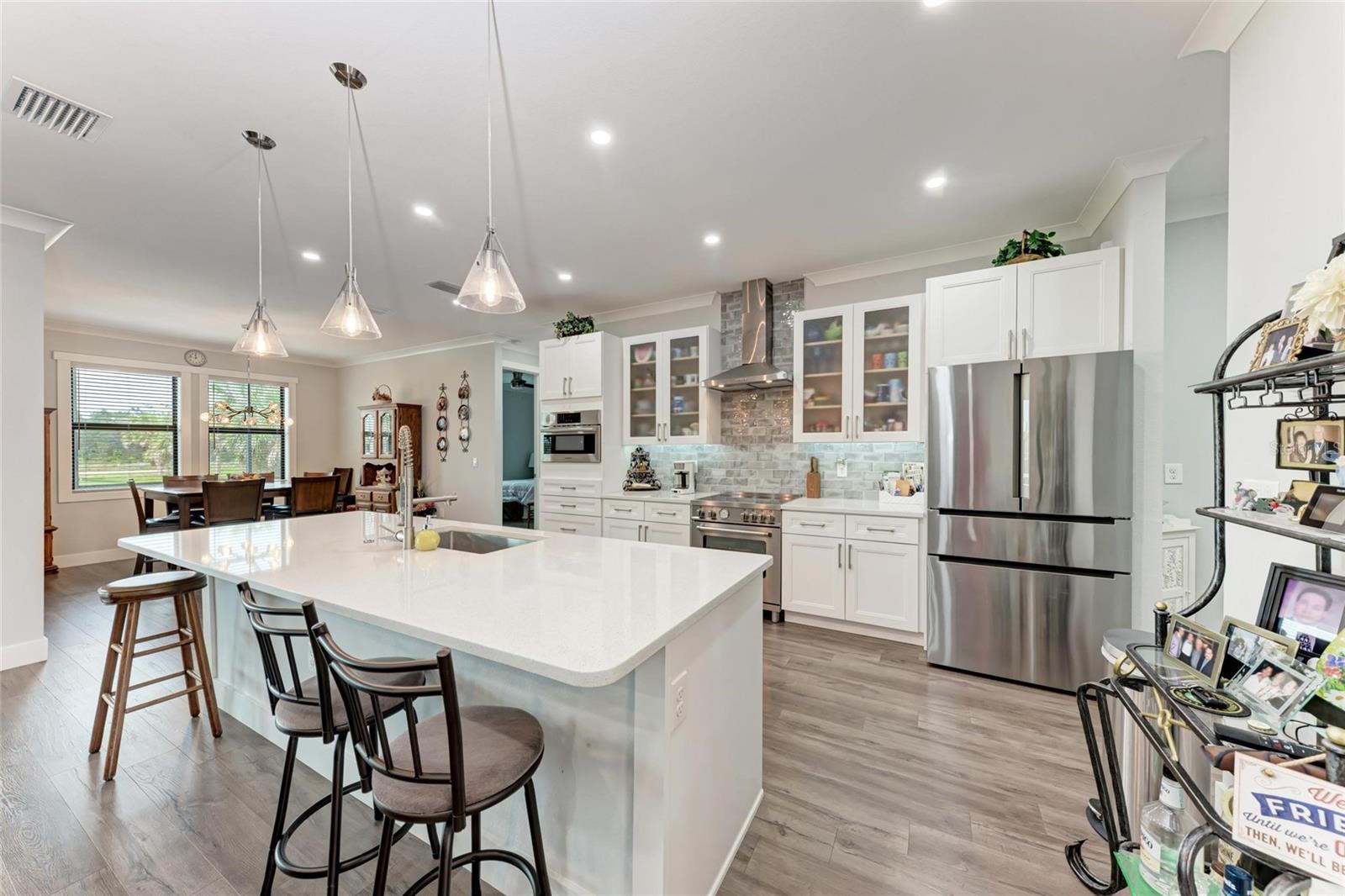 237 W PINE VALLEY LN