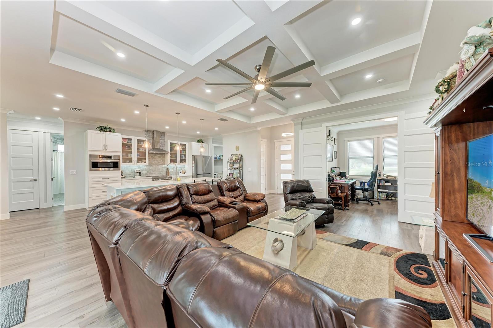 237 W PINE VALLEY LN