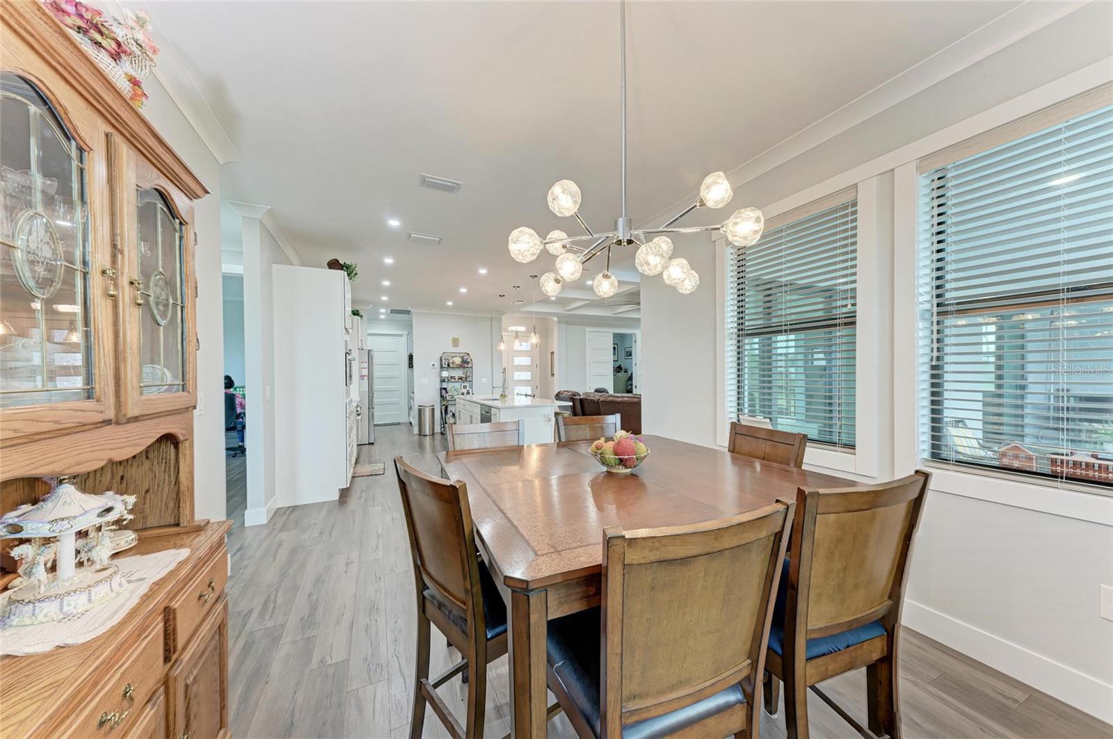 237 W PINE VALLEY LN