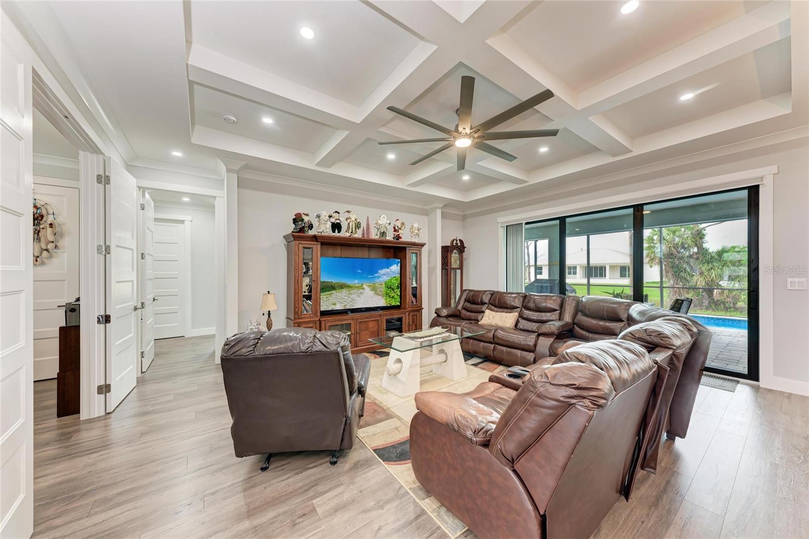 237 W PINE VALLEY LN