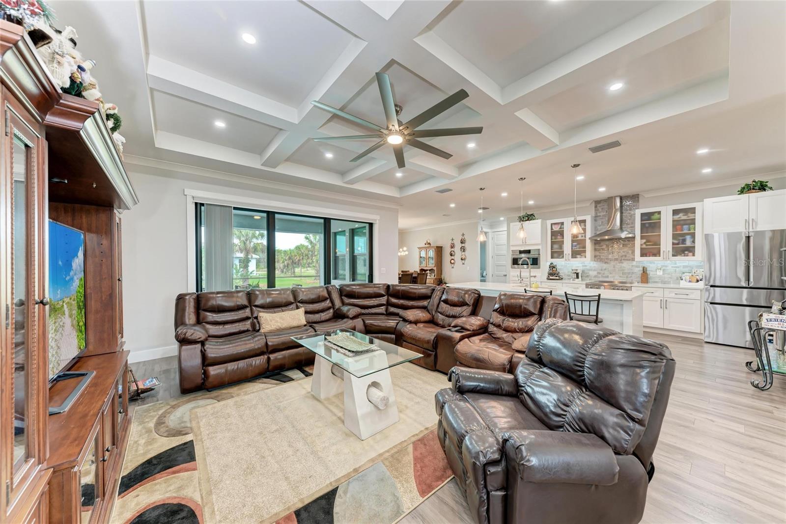 237 W PINE VALLEY LN