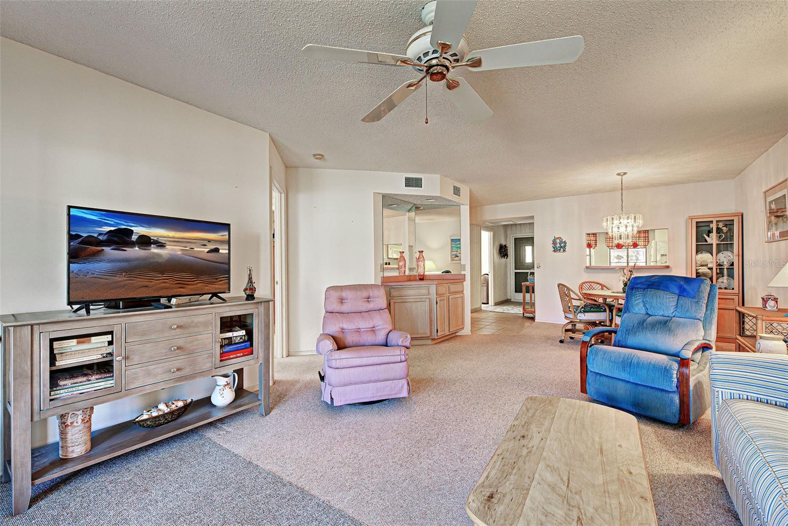 409 PINE HOLLOW CIR #409