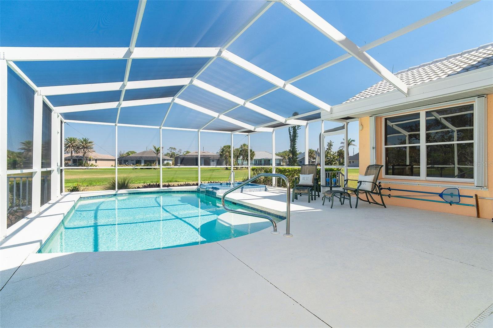 6 WINDWARD CT