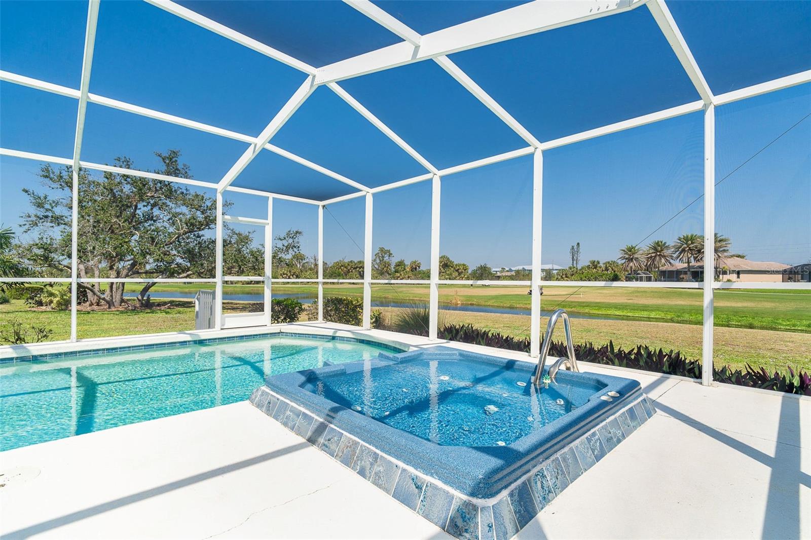 6 WINDWARD CT