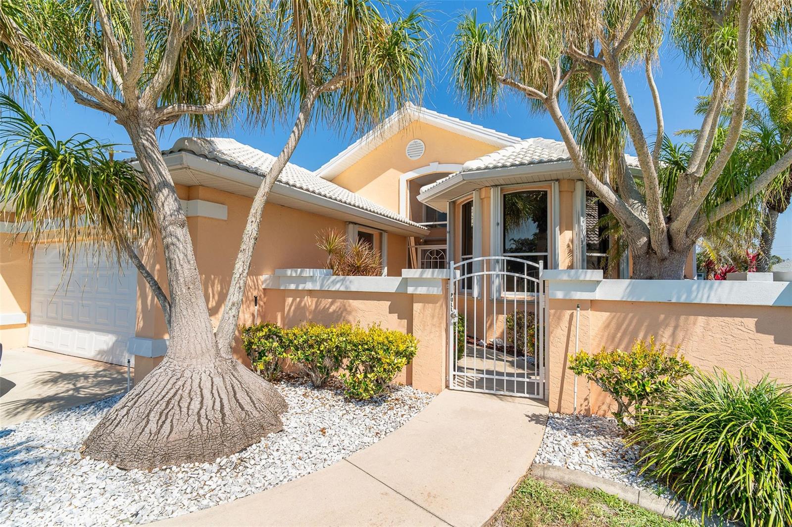 6 WINDWARD CT