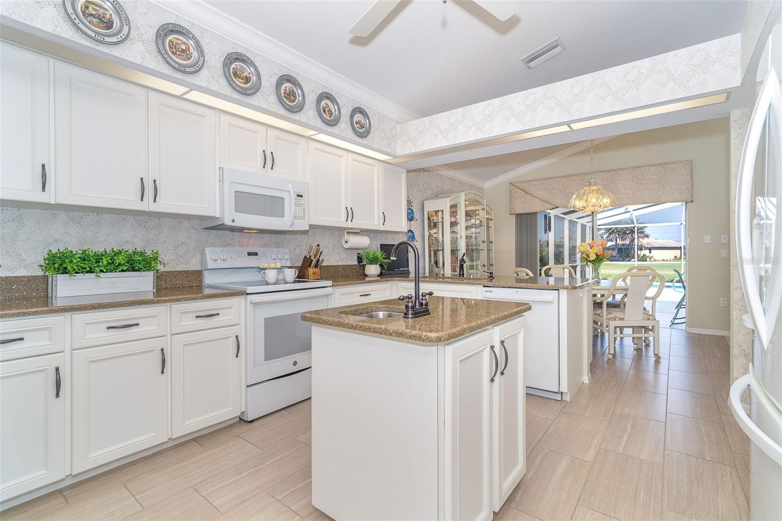 6 WINDWARD CT