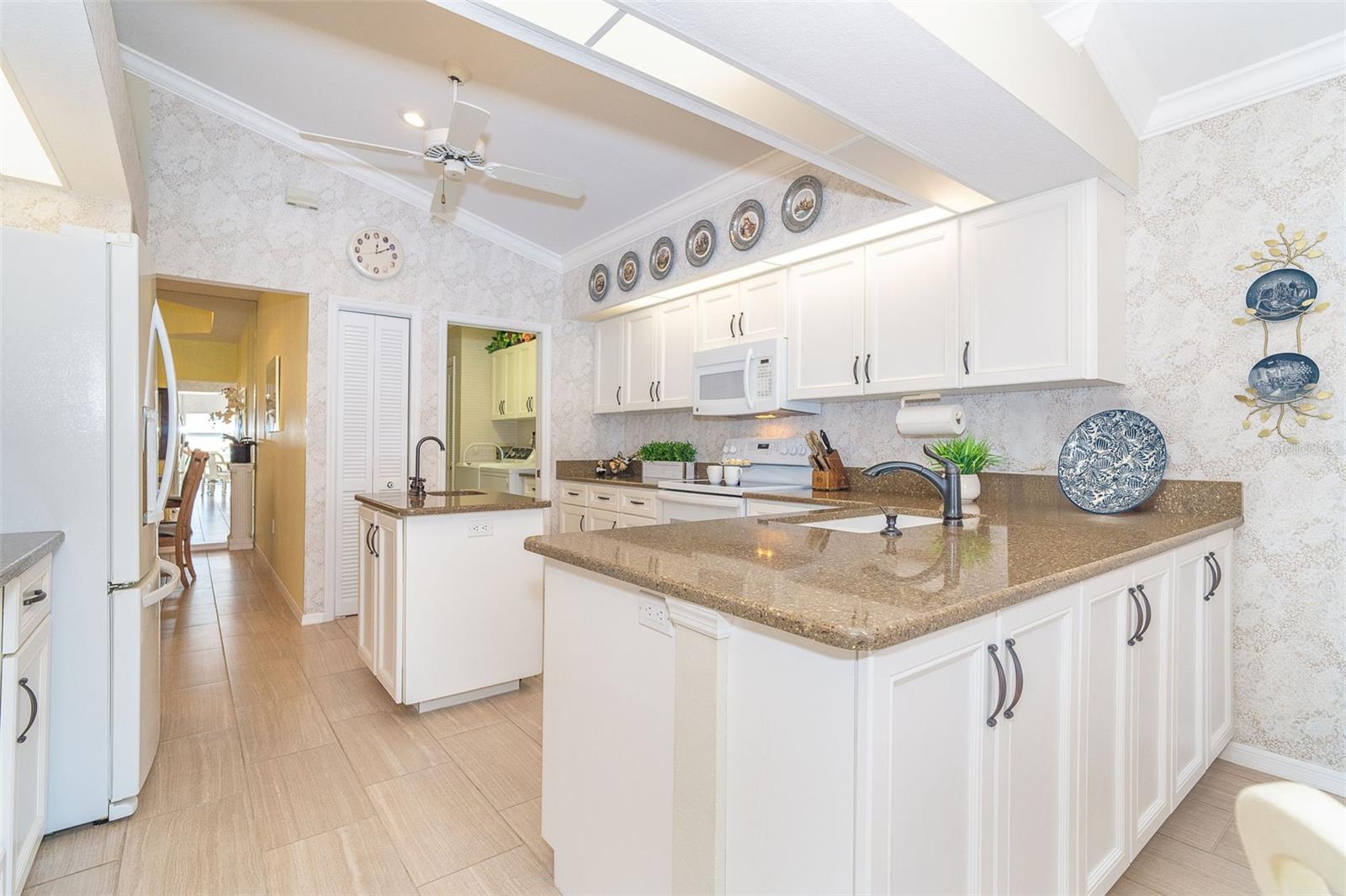 6 WINDWARD CT